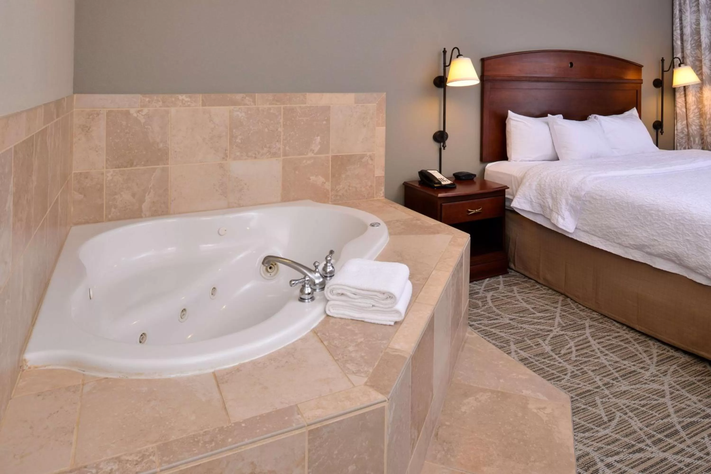 Bed in Hampton Inn by Hilton Litchfield