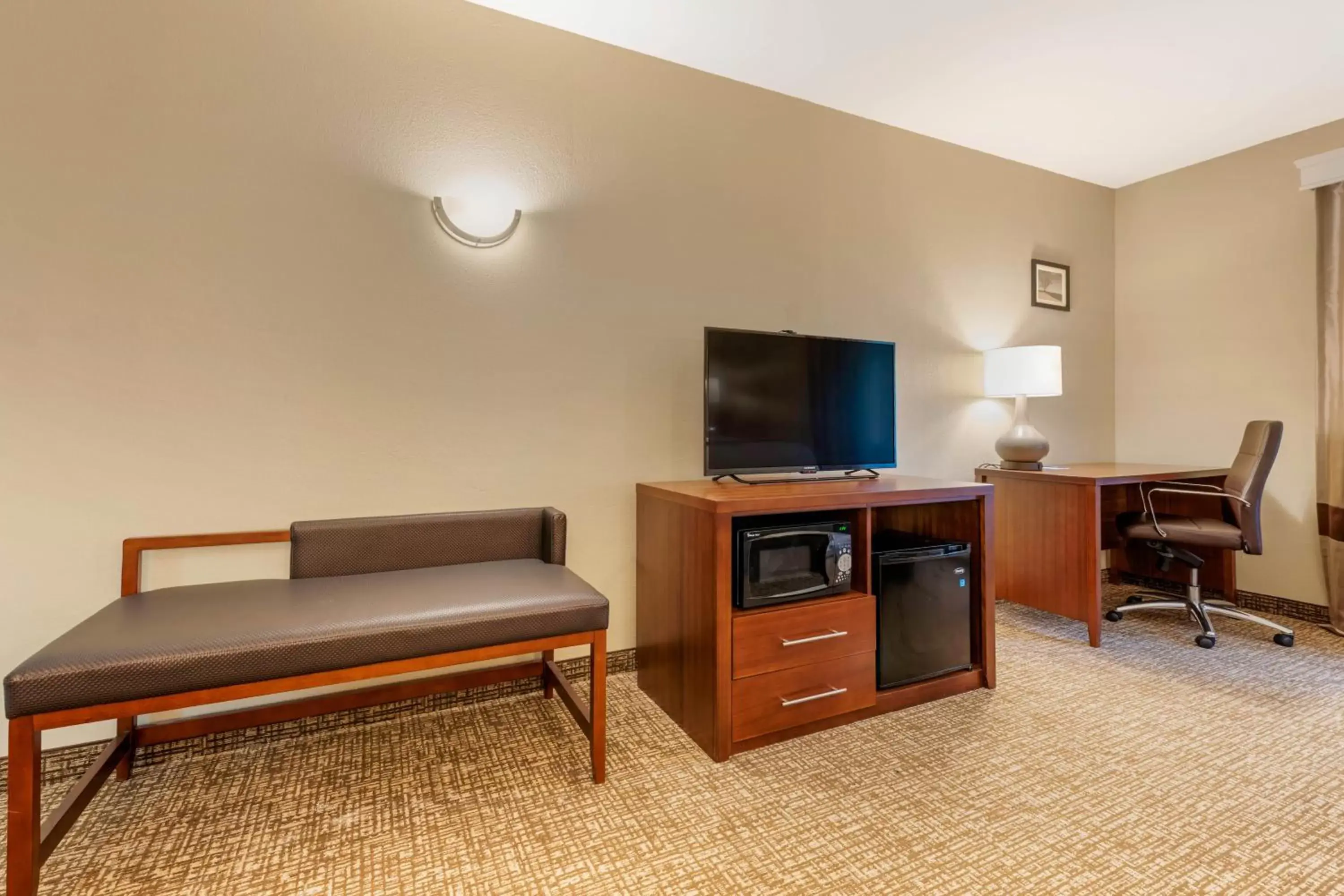 King Suite - Accessible/Non-Smoking in Comfort Inn & Suites King Suite - Accessible/Non-Smoking in Comfort Inn & Suites