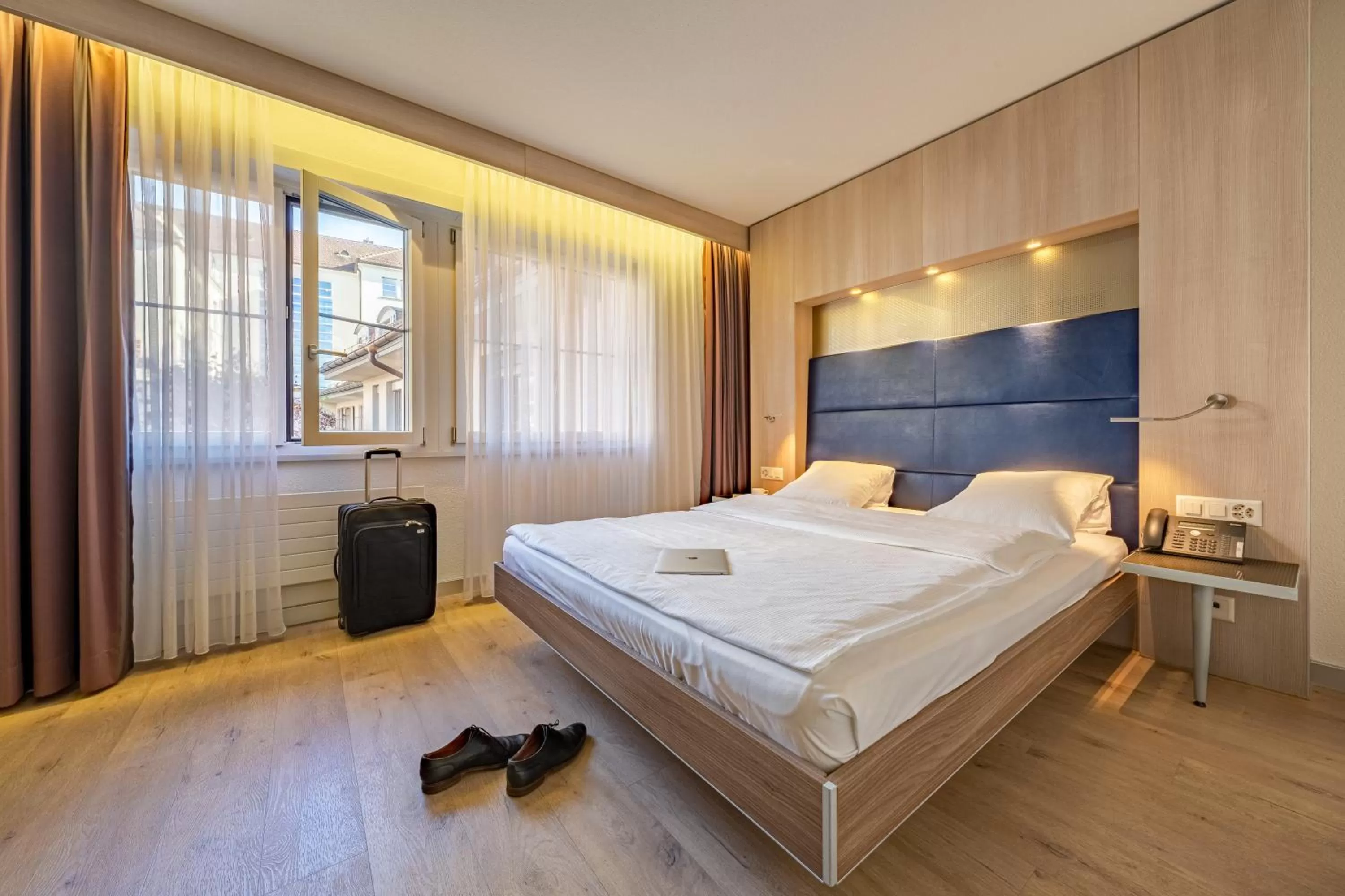 Staff, Bed in Hotel Alexander Zurich Old Town