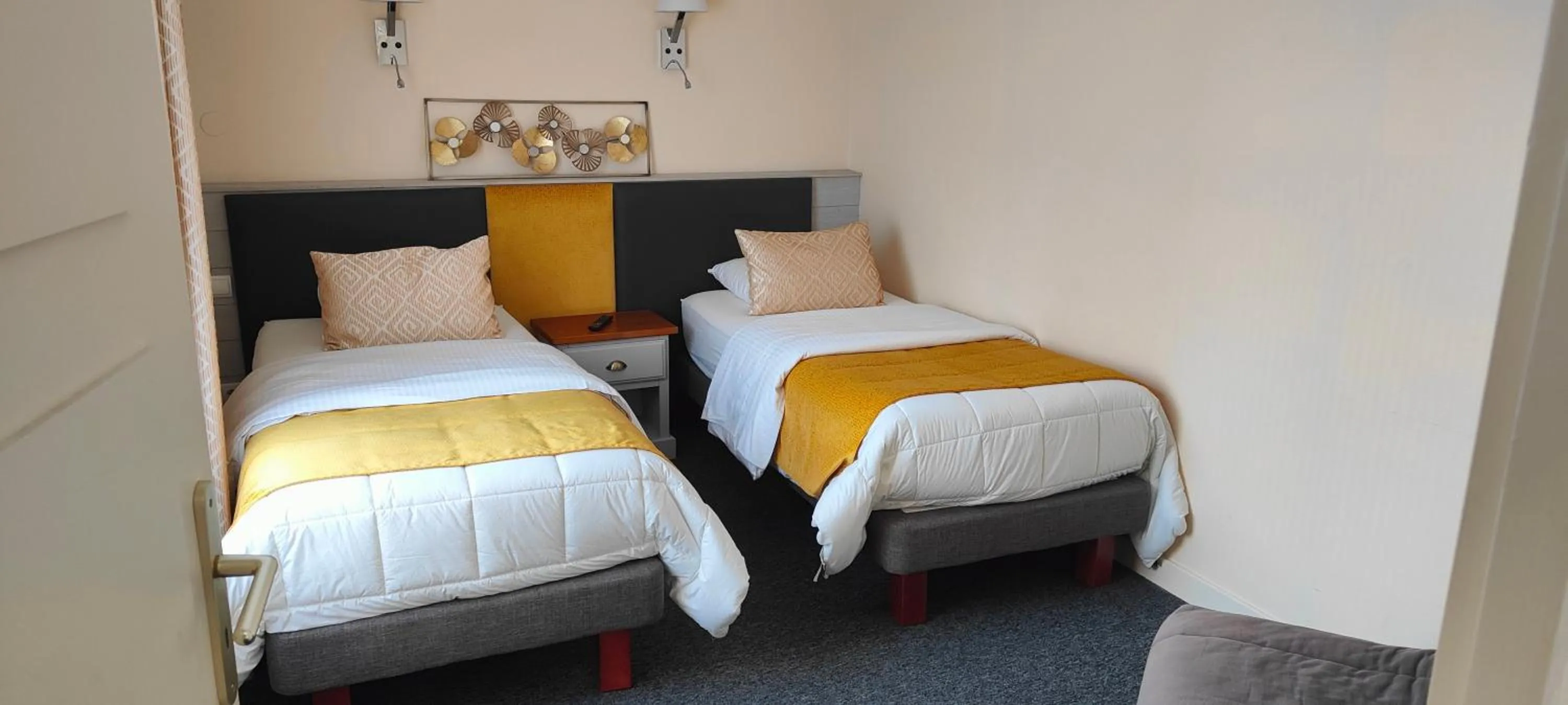 Bed in Hôtel Spa & Restaurant Ô Pervenches