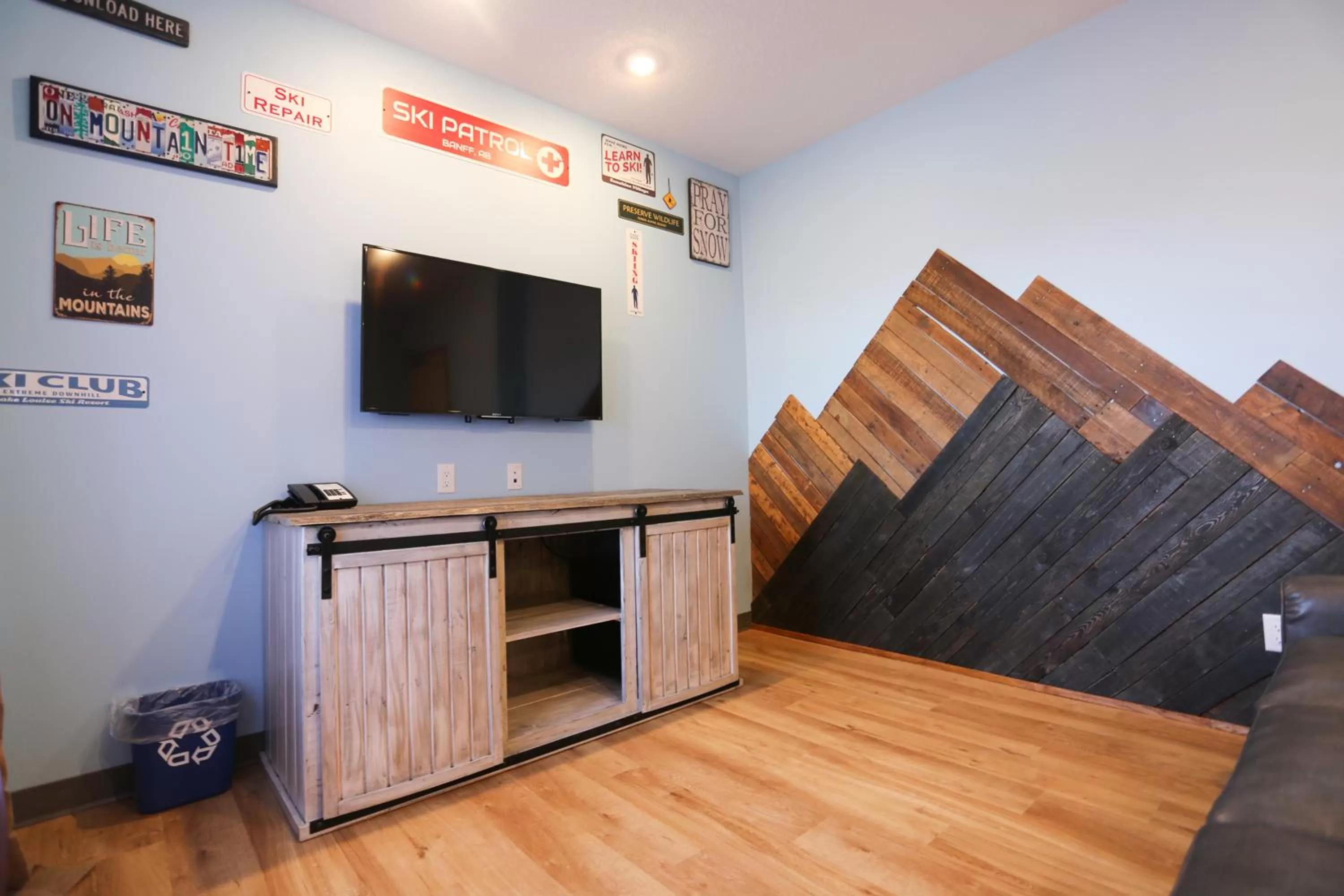 Living room in Days Inn by Wyndham Calgary North Balzac