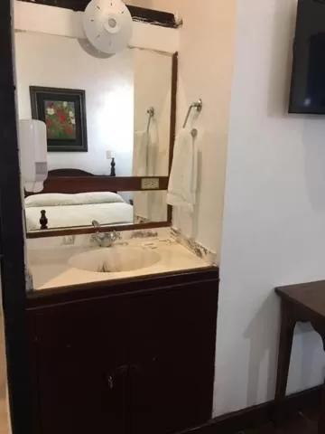 Bathroom in Casa Hotel El Compadre