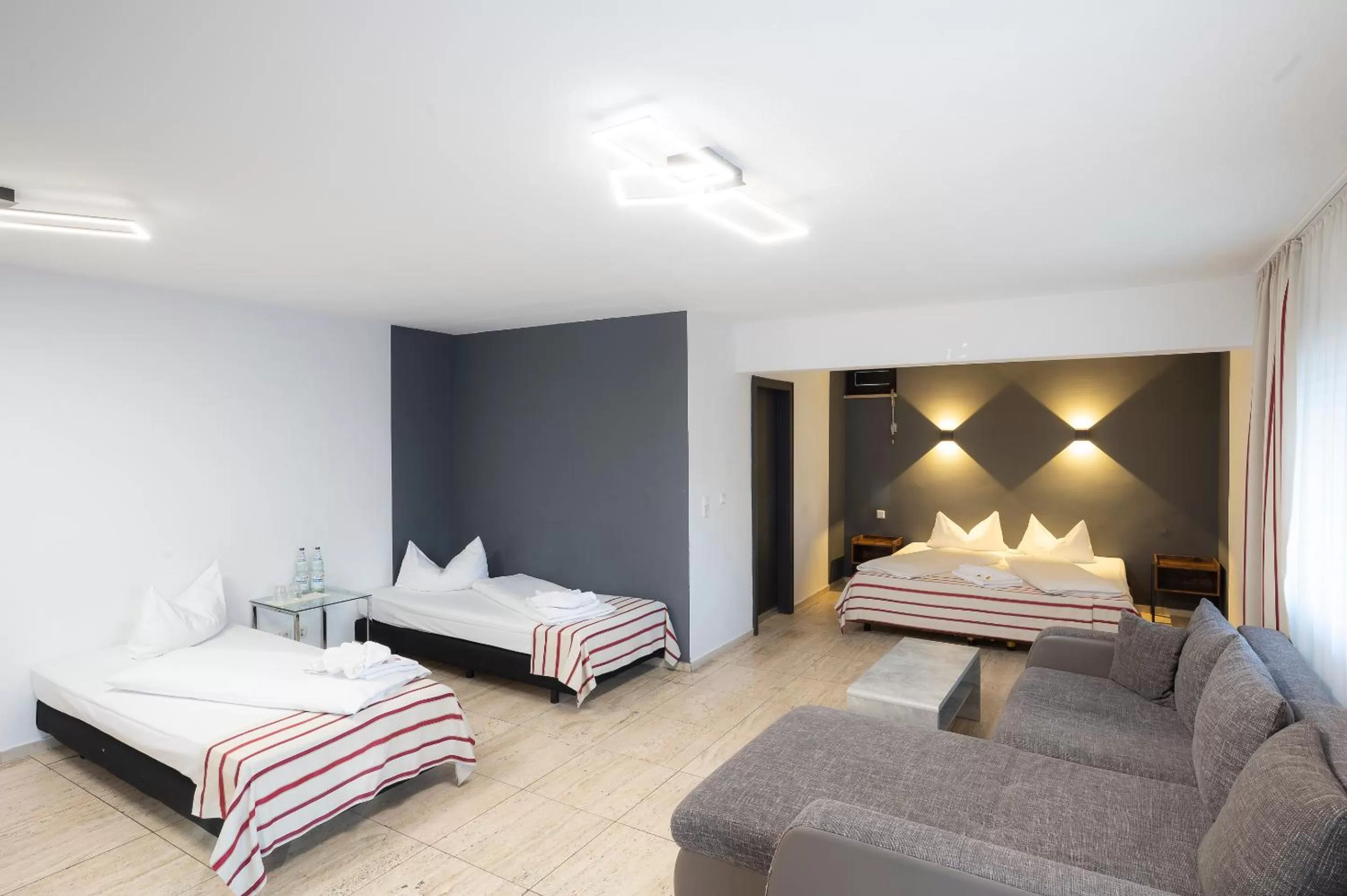 Staff, Bed in Hotel Astoria Stuttgart City