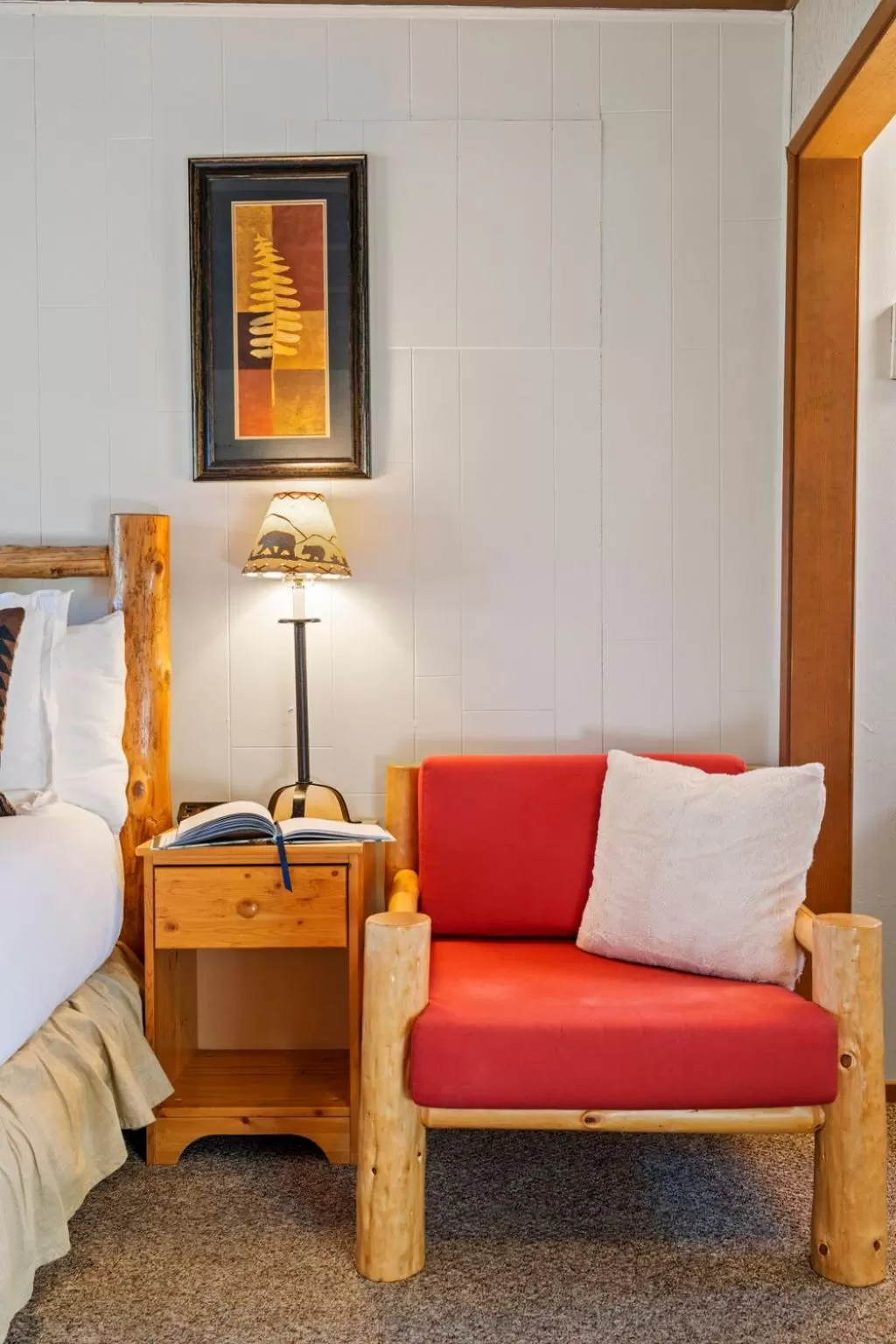 Seating area, Bed in Mother Nature's Inn