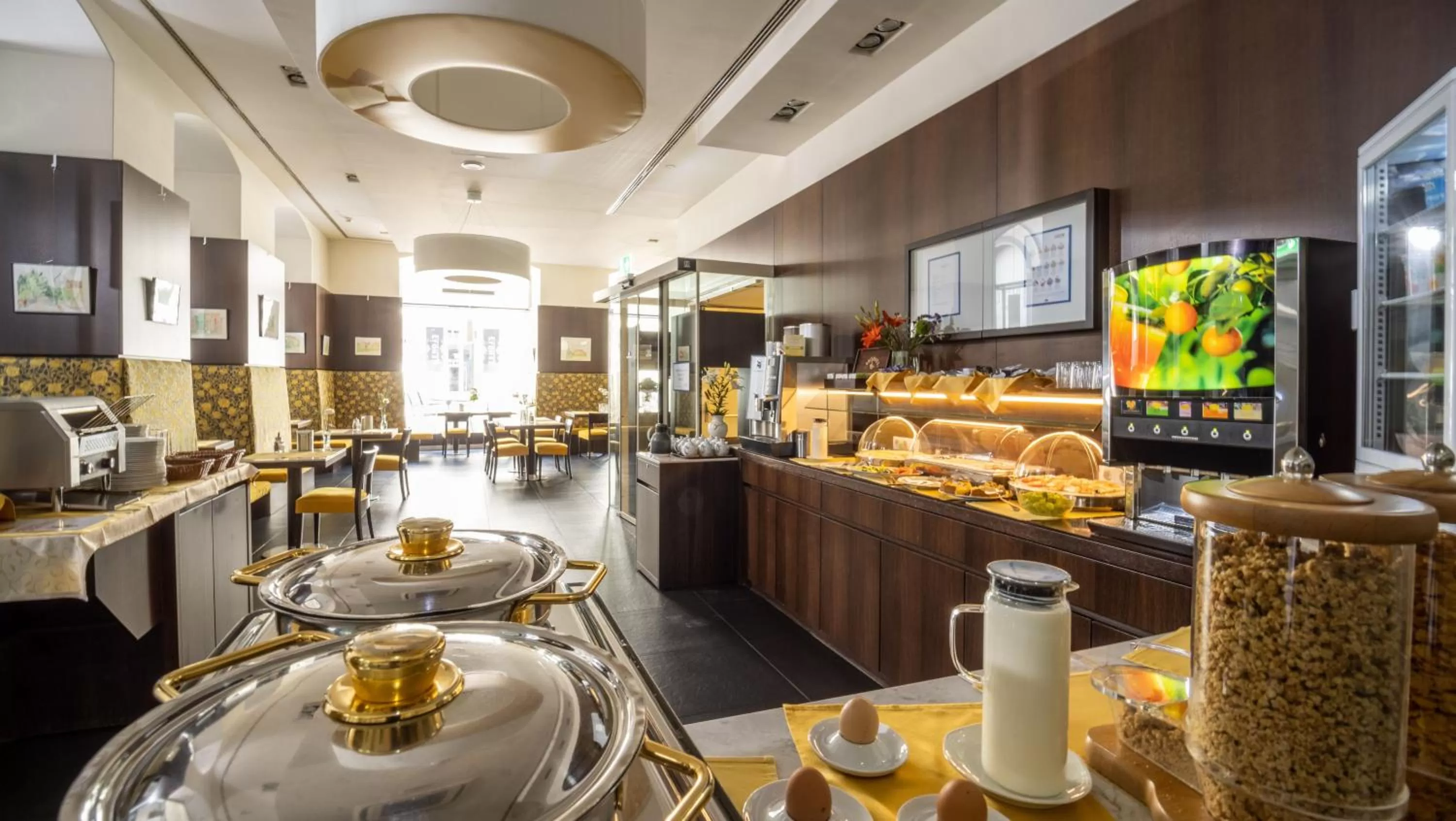 Buffet breakfast in Hotel Post Wien