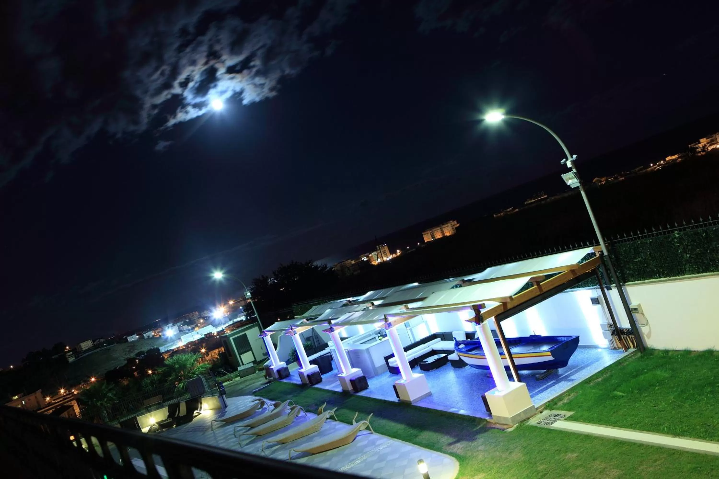Facade/entrance in Grand Hotel Paradiso