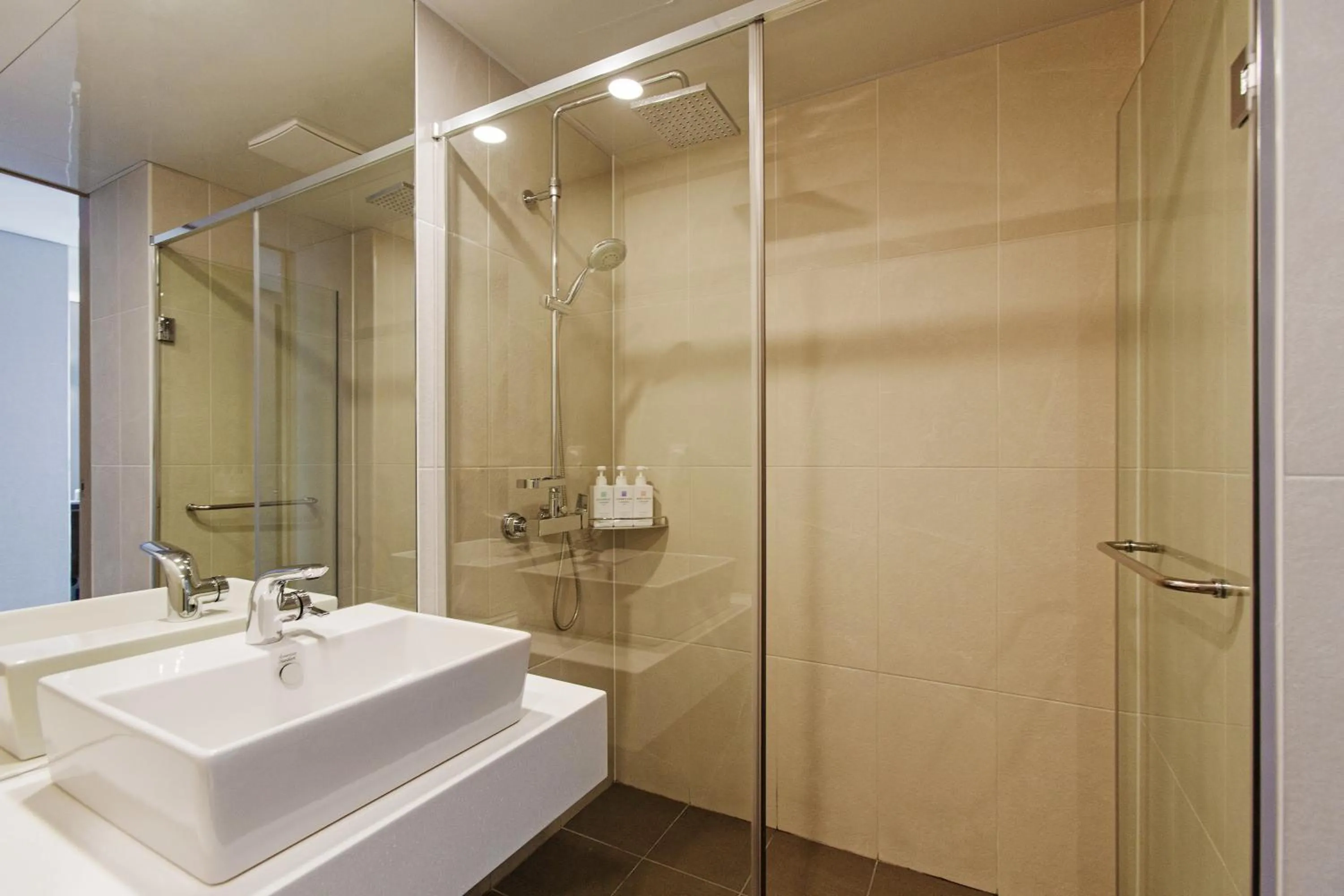 Deluxe Double Room with City View in Hotel Adela Busan