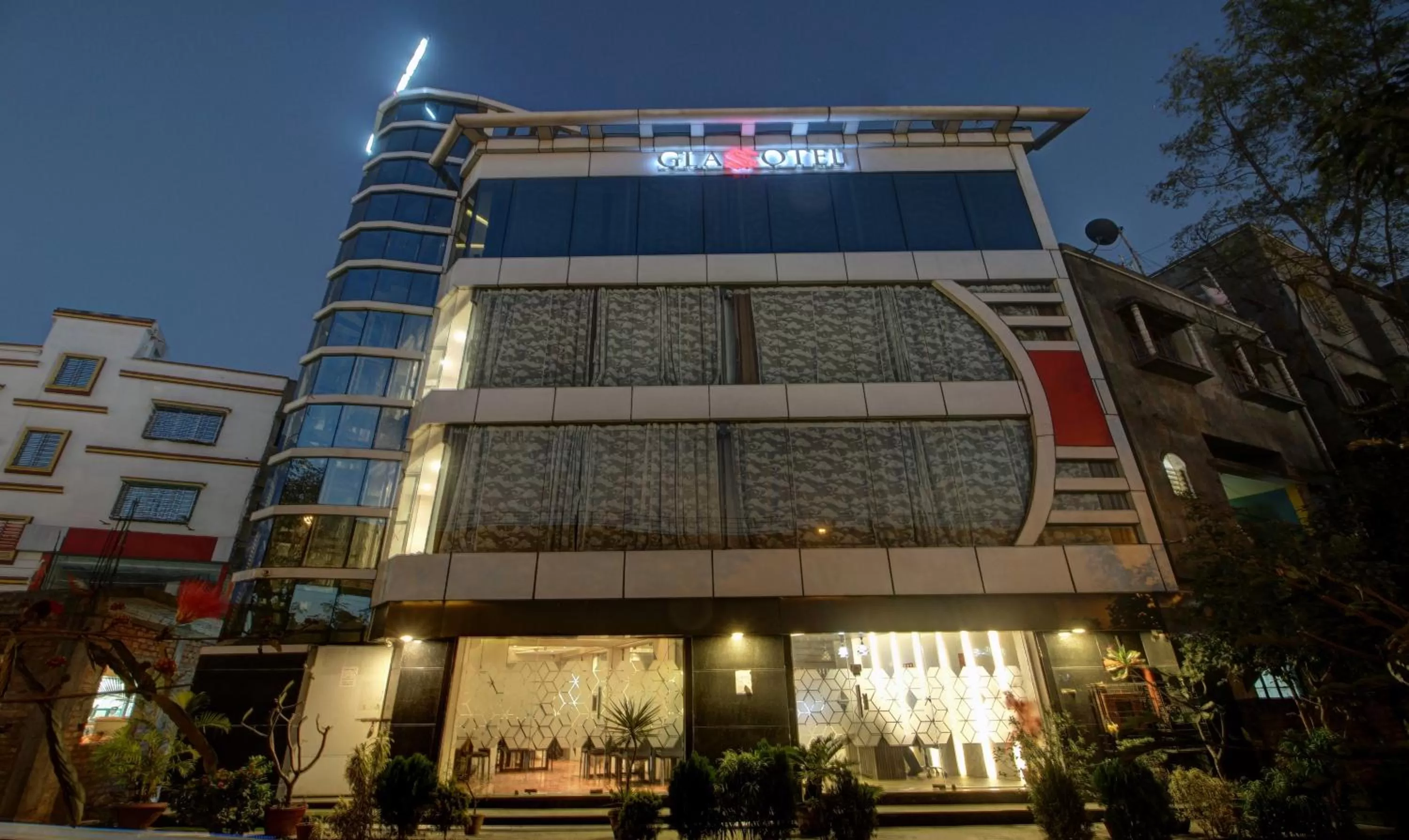 Property building in Treebo Glassotel Near Ruby Hospital