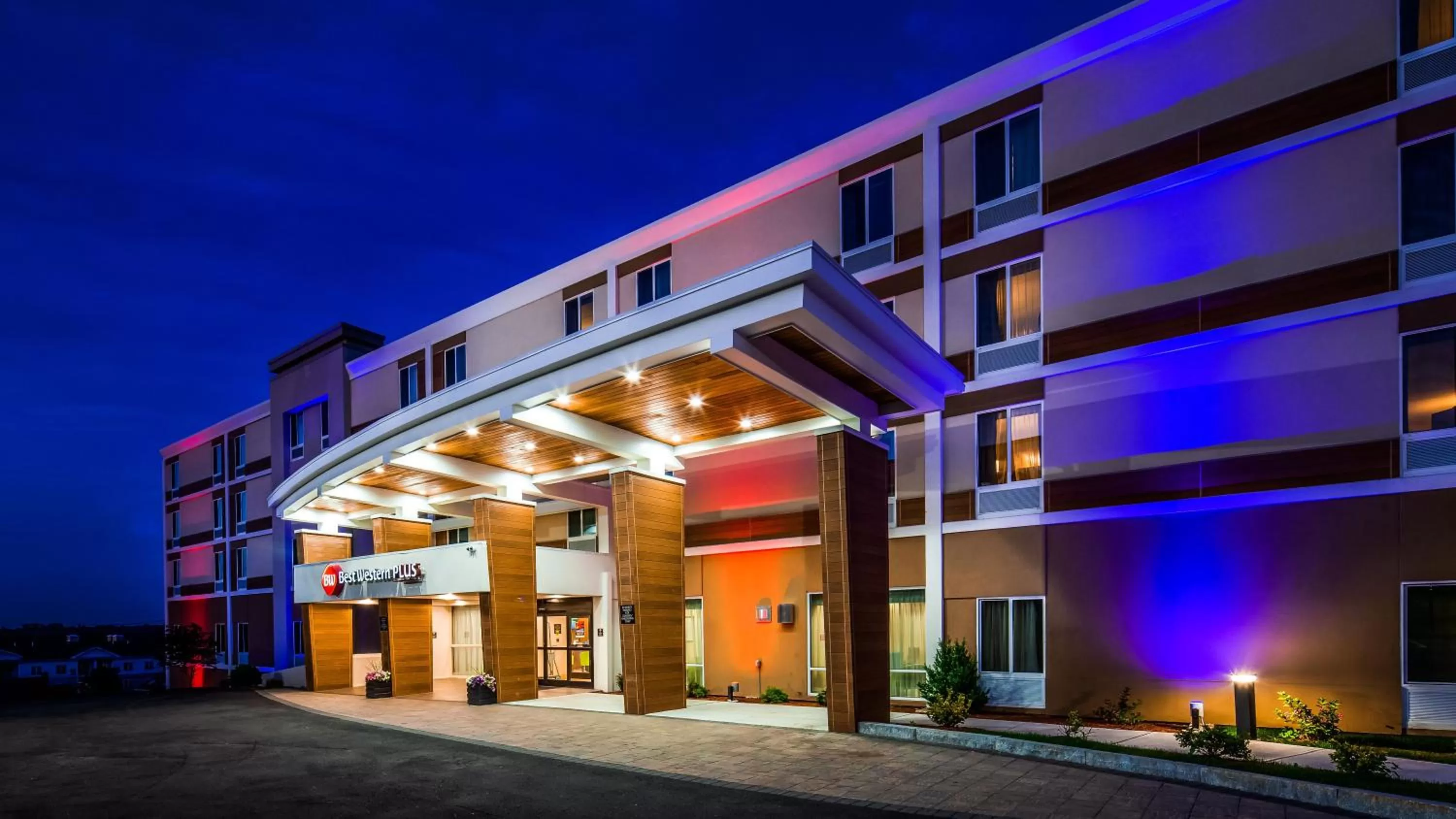 Facade/entrance in Best Western Plus North Shore Hotel