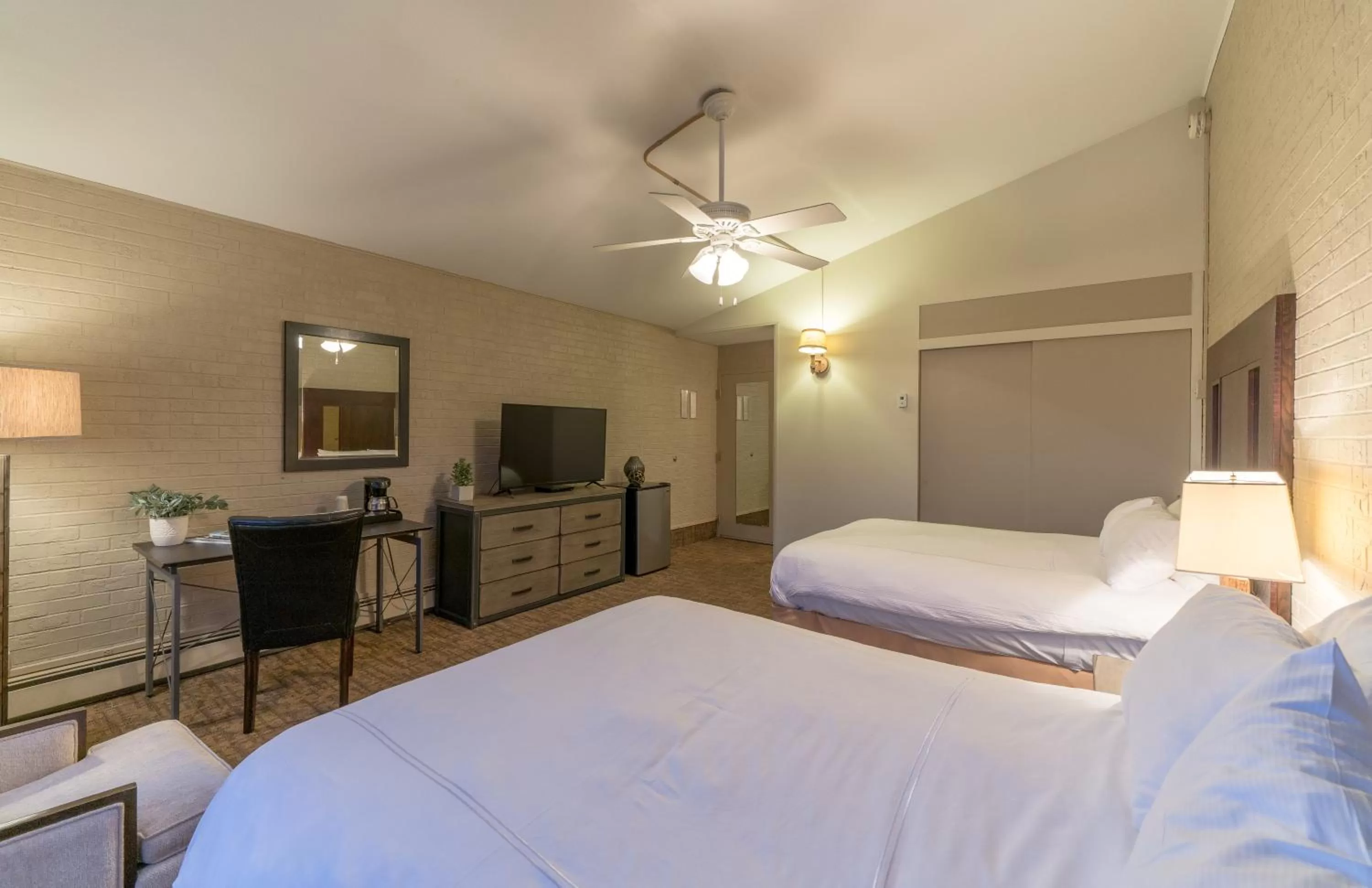 Photo of the whole room, Bed in Mountain Chalet Snowmass