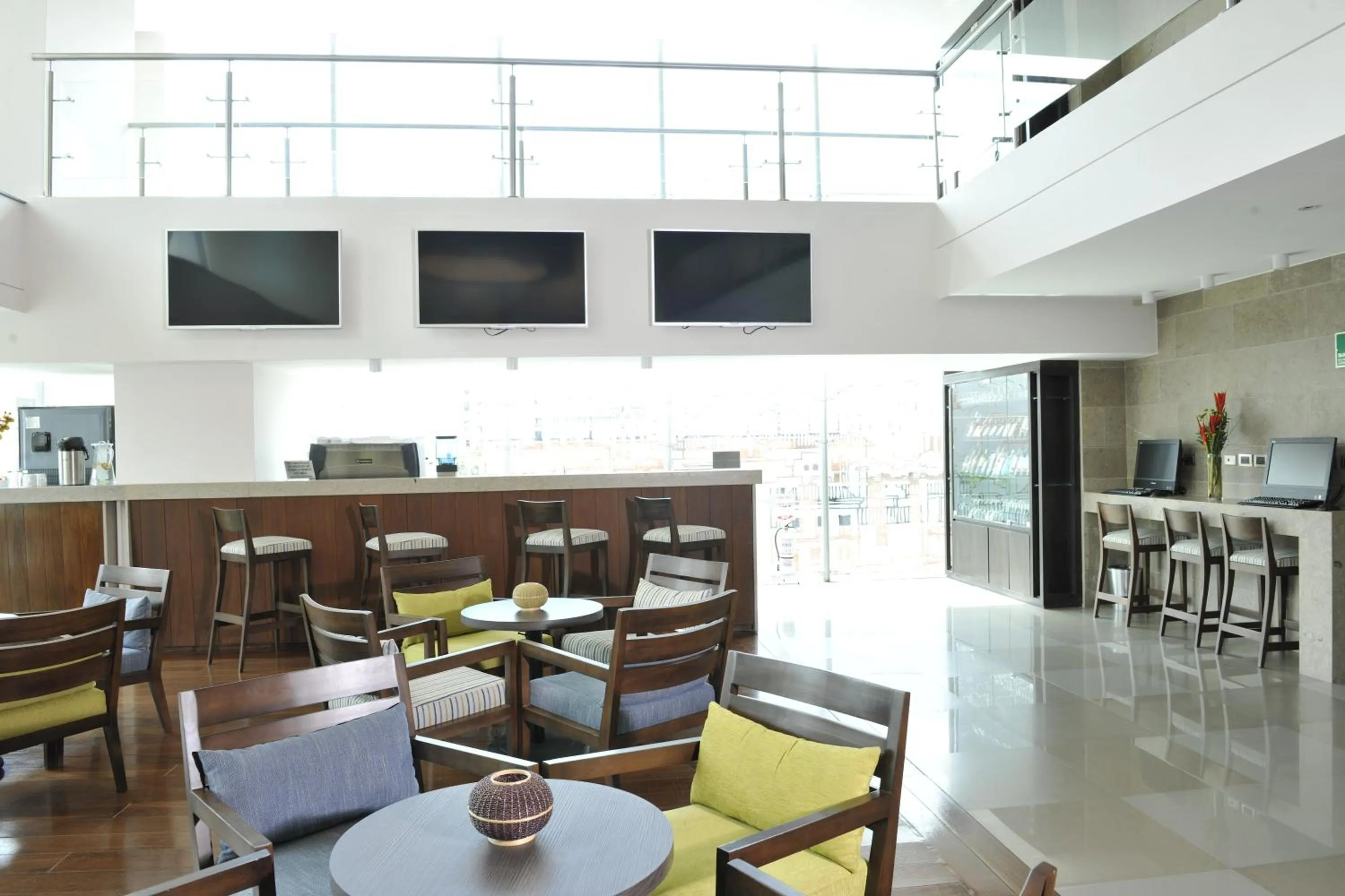 Restaurant/places to eat in Hotel bh Usaquén