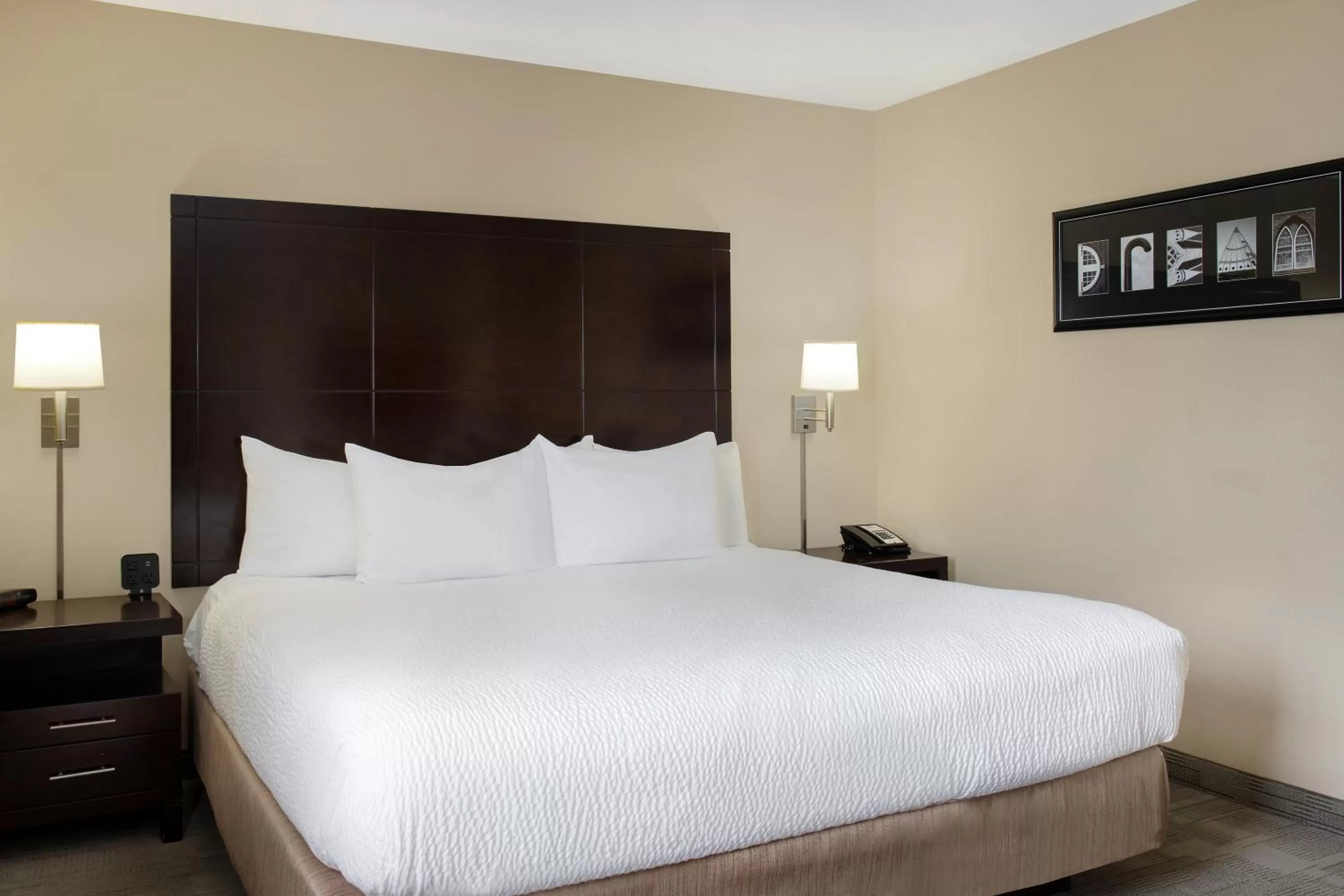 Bed in Days Inn by Wyndham Medicine Hat