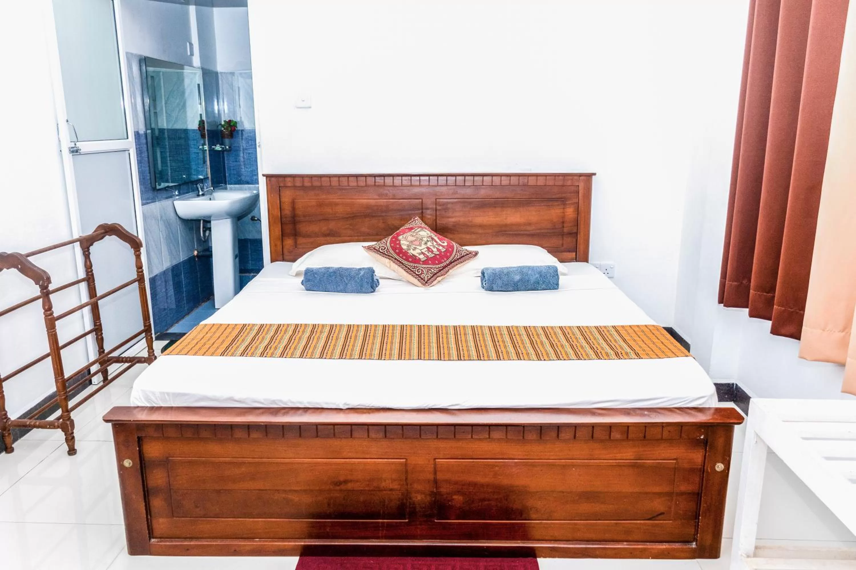 Bed in Kandy Riverside Villa