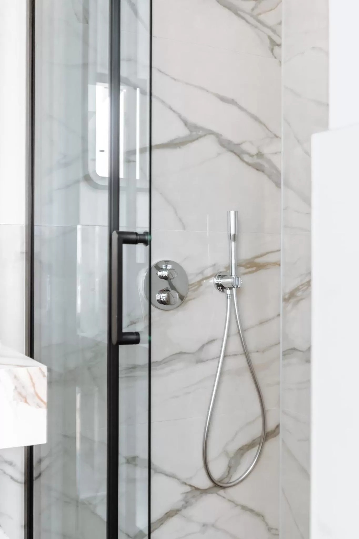 Shower in Havendijk Hotel