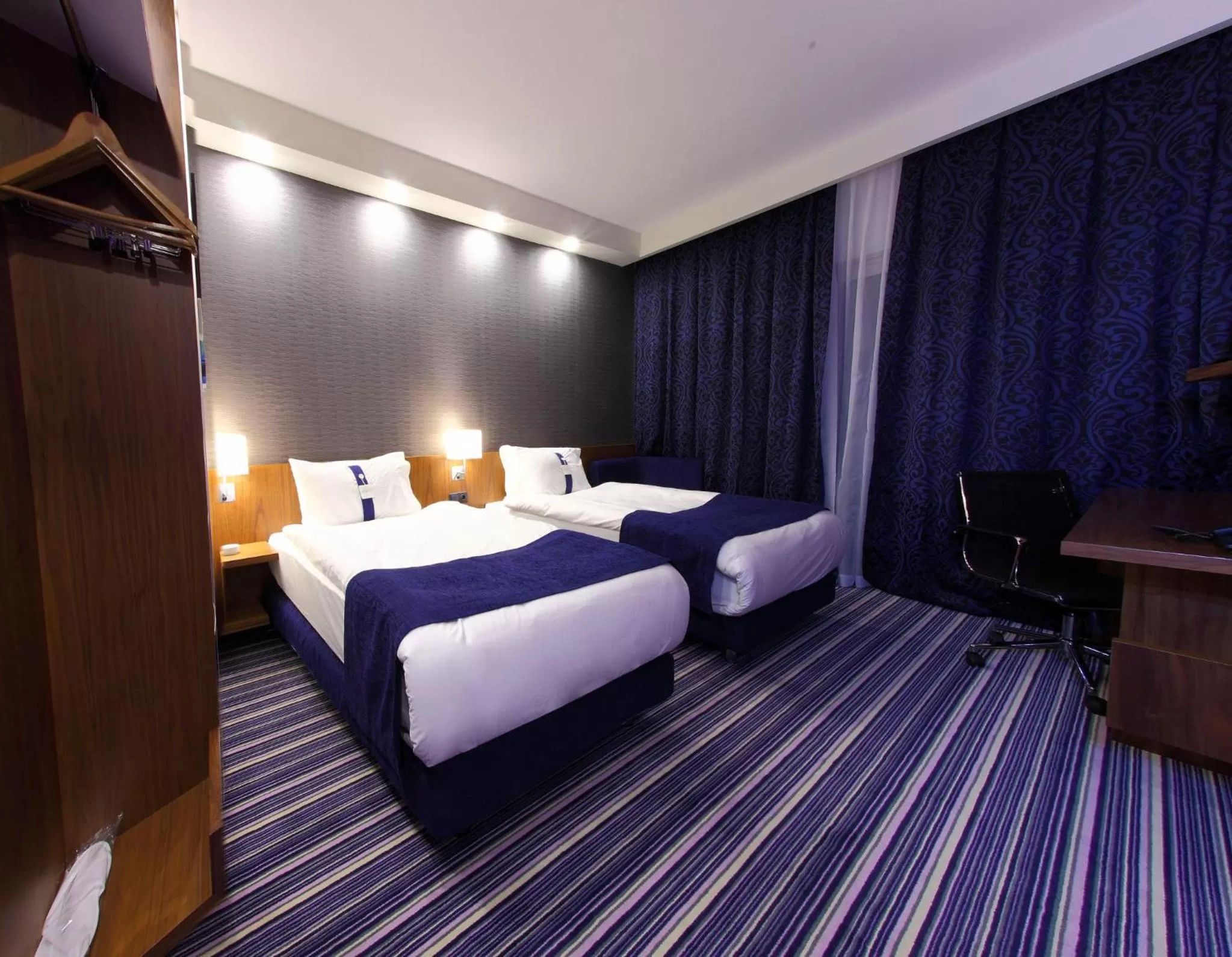 Photo of the whole room, Bed in Holiday Inn Express Manisa-West by IHG