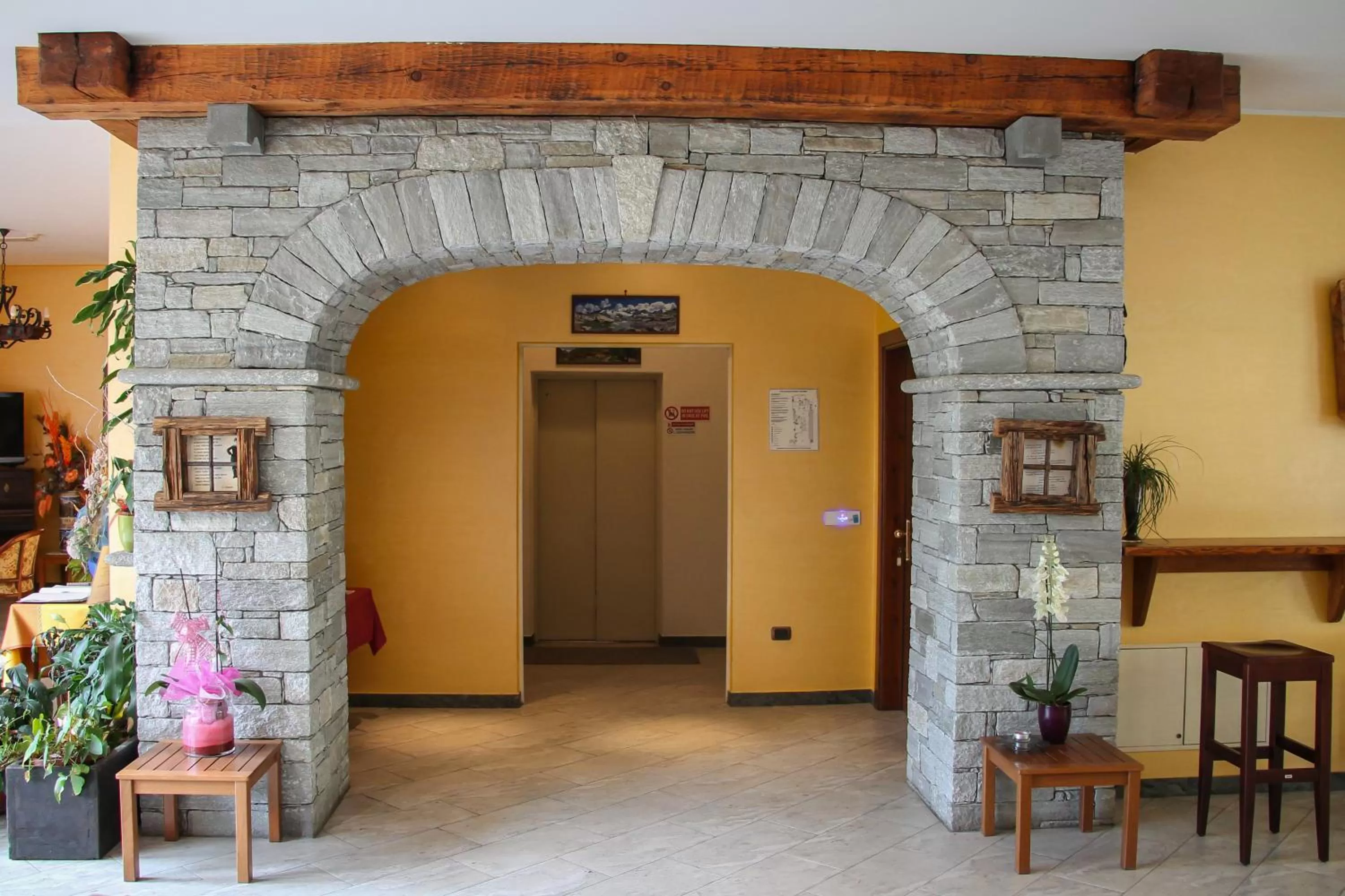 Lobby or reception in Crabun Hotel