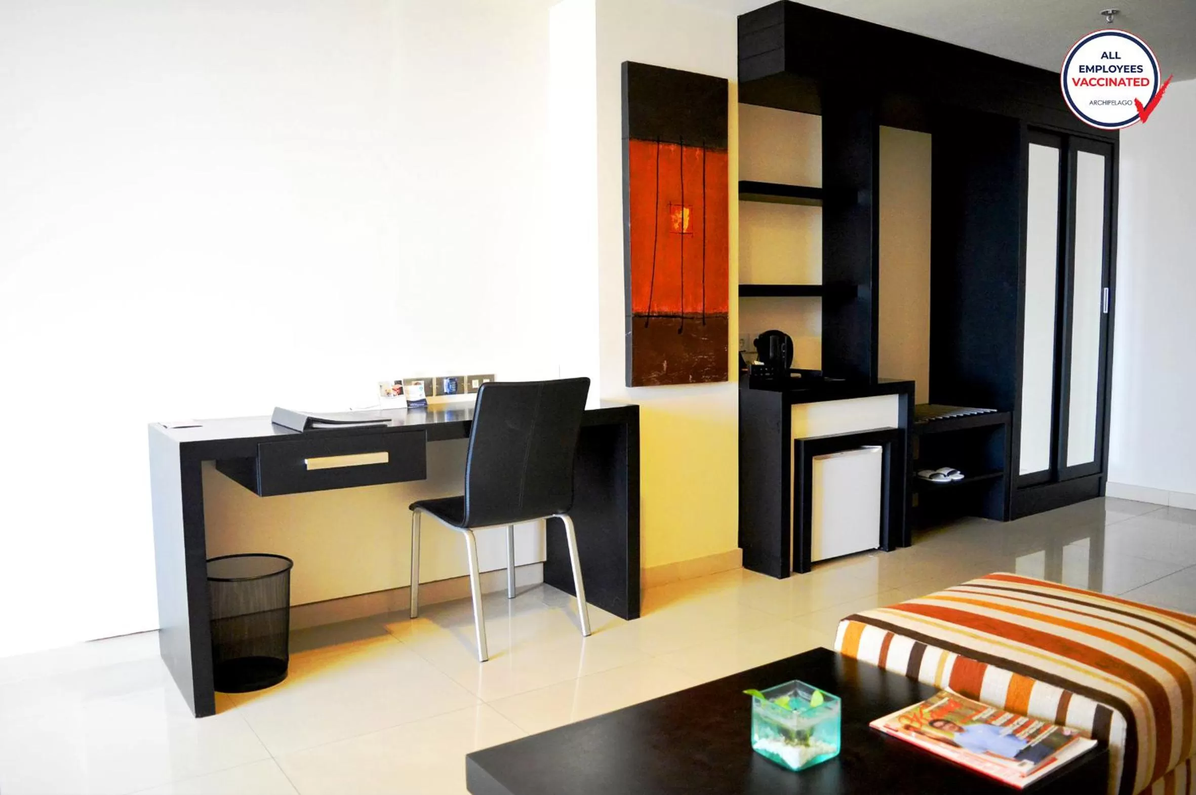 Seating area, Bed in Aston Denpasar Hotel & Convention