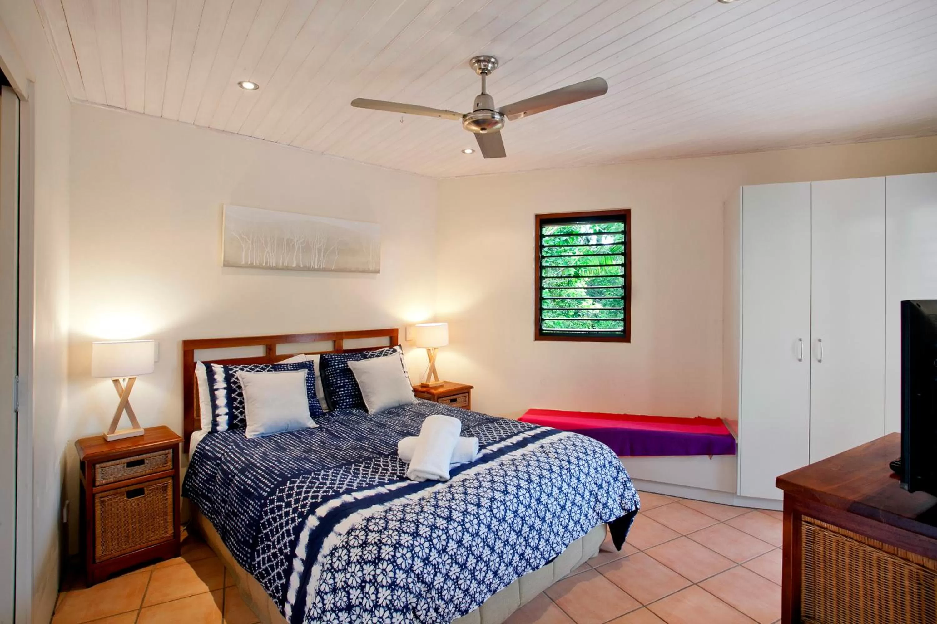 Bedroom, Bed in L'Auberge Noosa