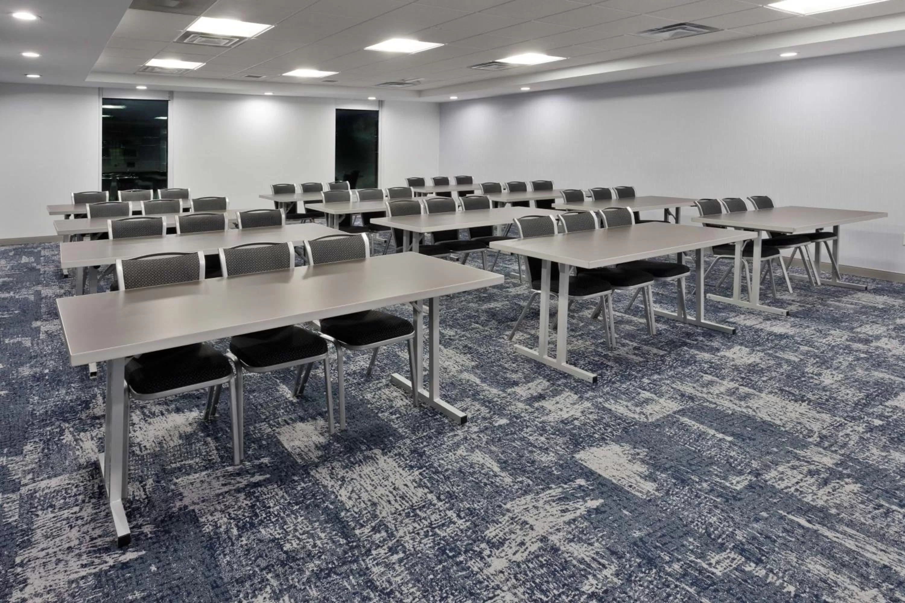 Meeting/conference room in Home2 Suites by Hilton Columbus