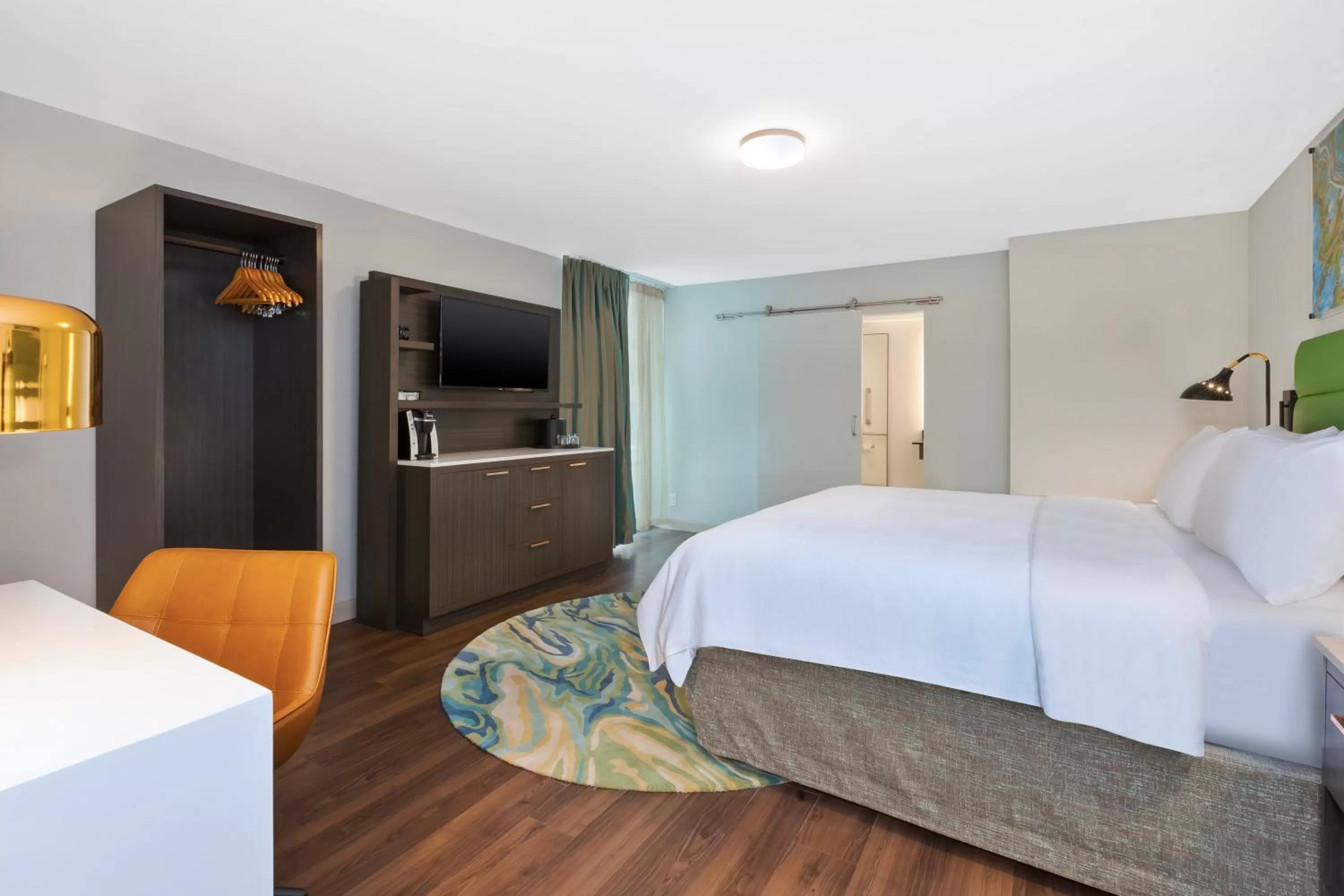 Photo of the whole room, Bed in Hotel Indigo Rochester - Mayo Clinic Area by IHG