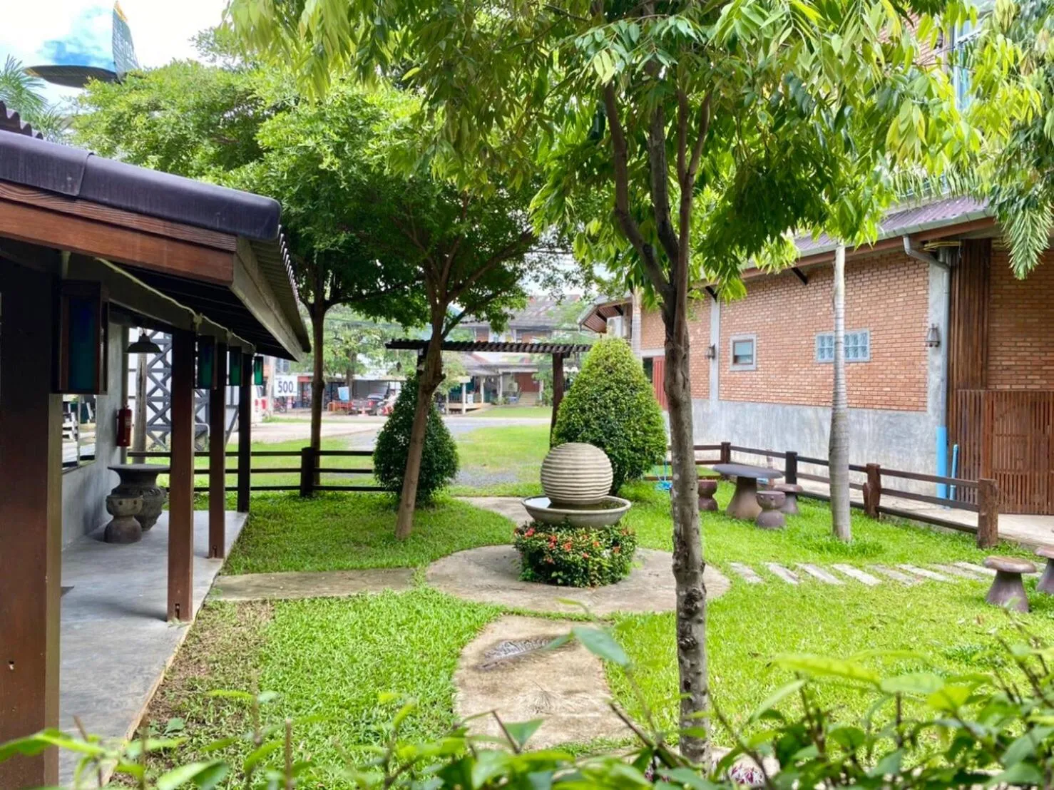 Facade/entrance in Home Inn Pai Garden