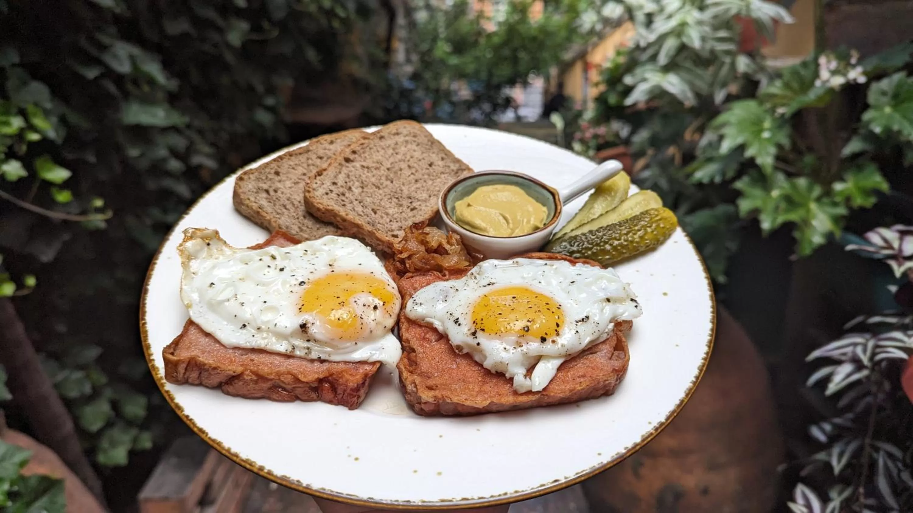 Restaurant/places to eat in Hotel Kartli