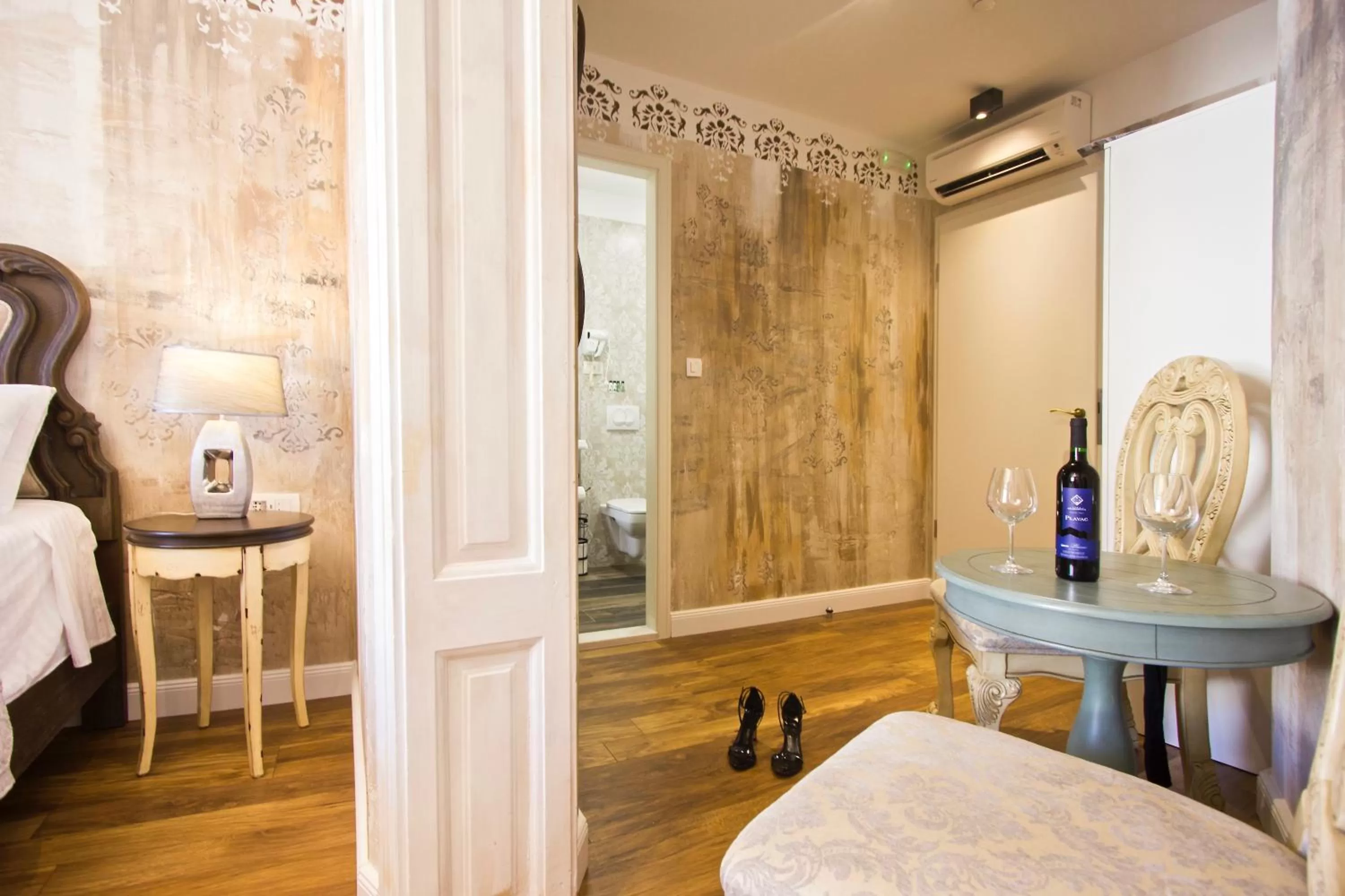 Bed in Plaza Marchi Old Town - MAG Quaint & Elegant Boutique Hotels