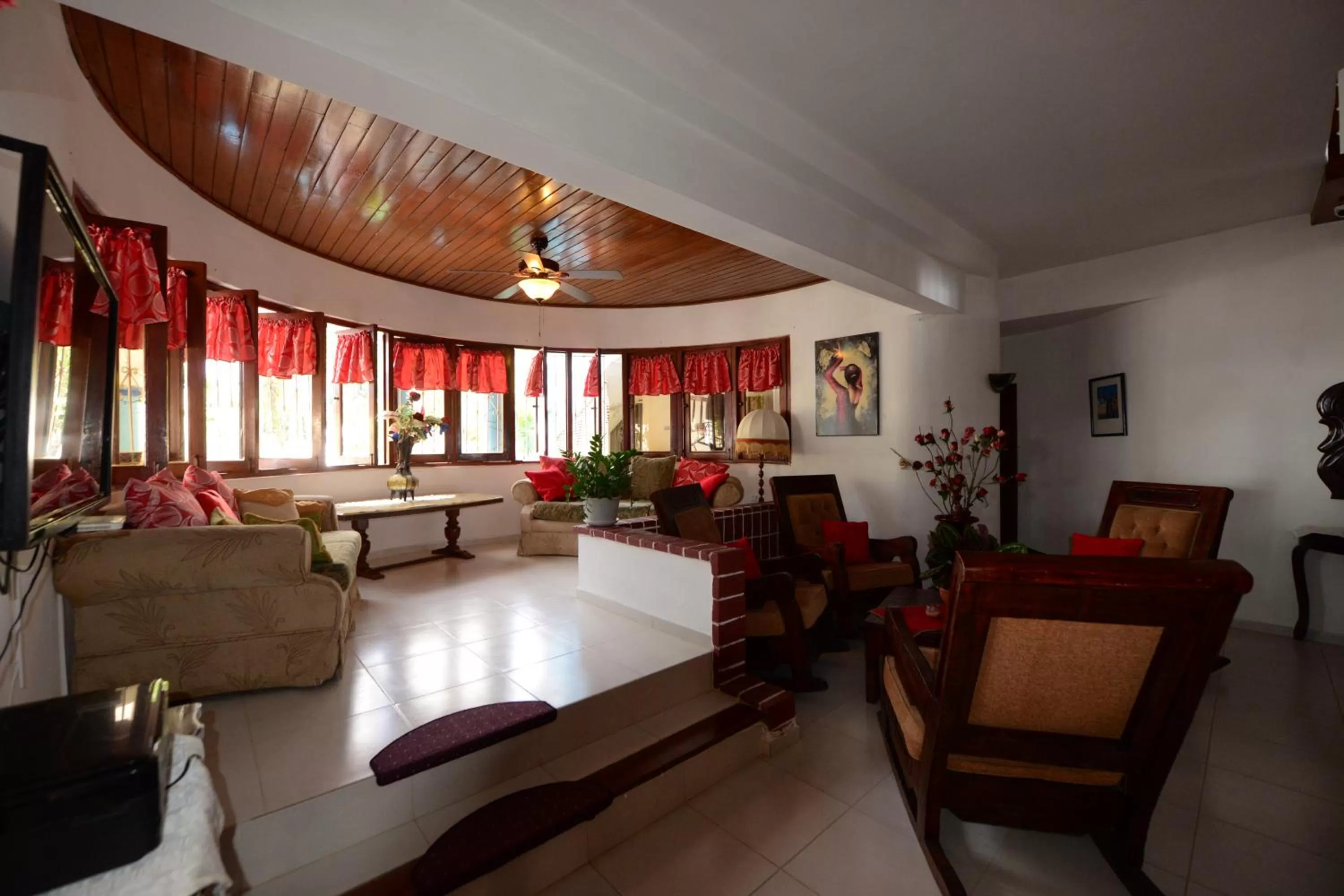 Communal lounge/ TV room, Lounge/Bar in Villa Antonia 16