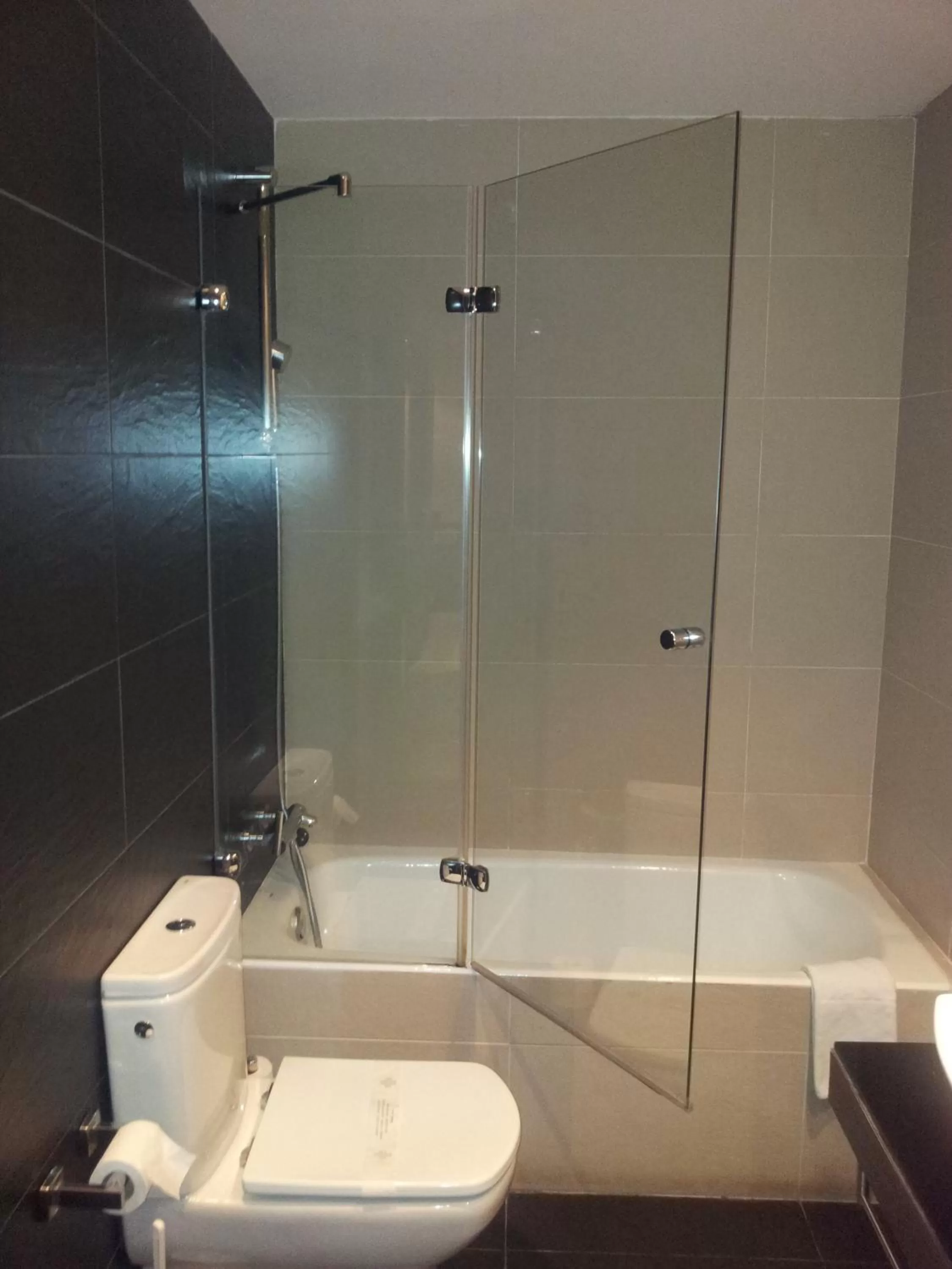 Bathroom in Hotel Oasis