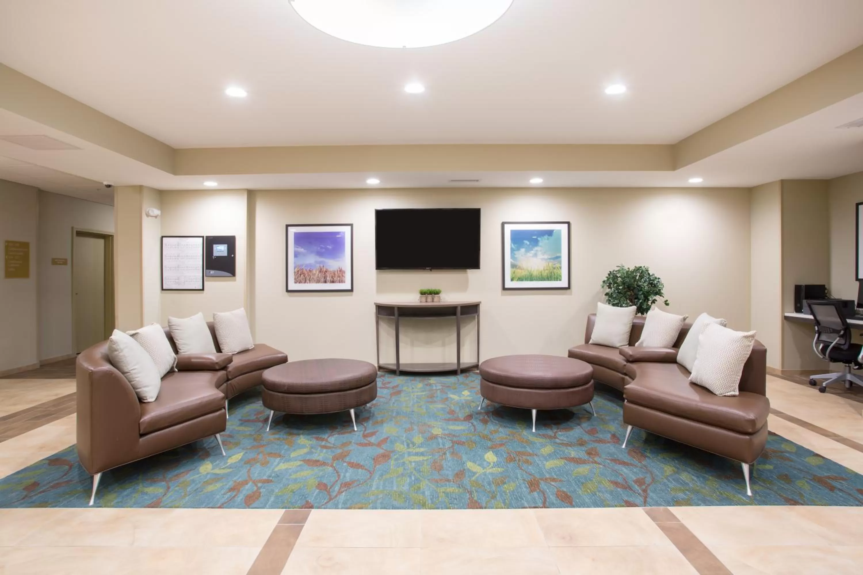 Lobby or reception in Candlewood Suites Longmont - Boulder Area by IHG