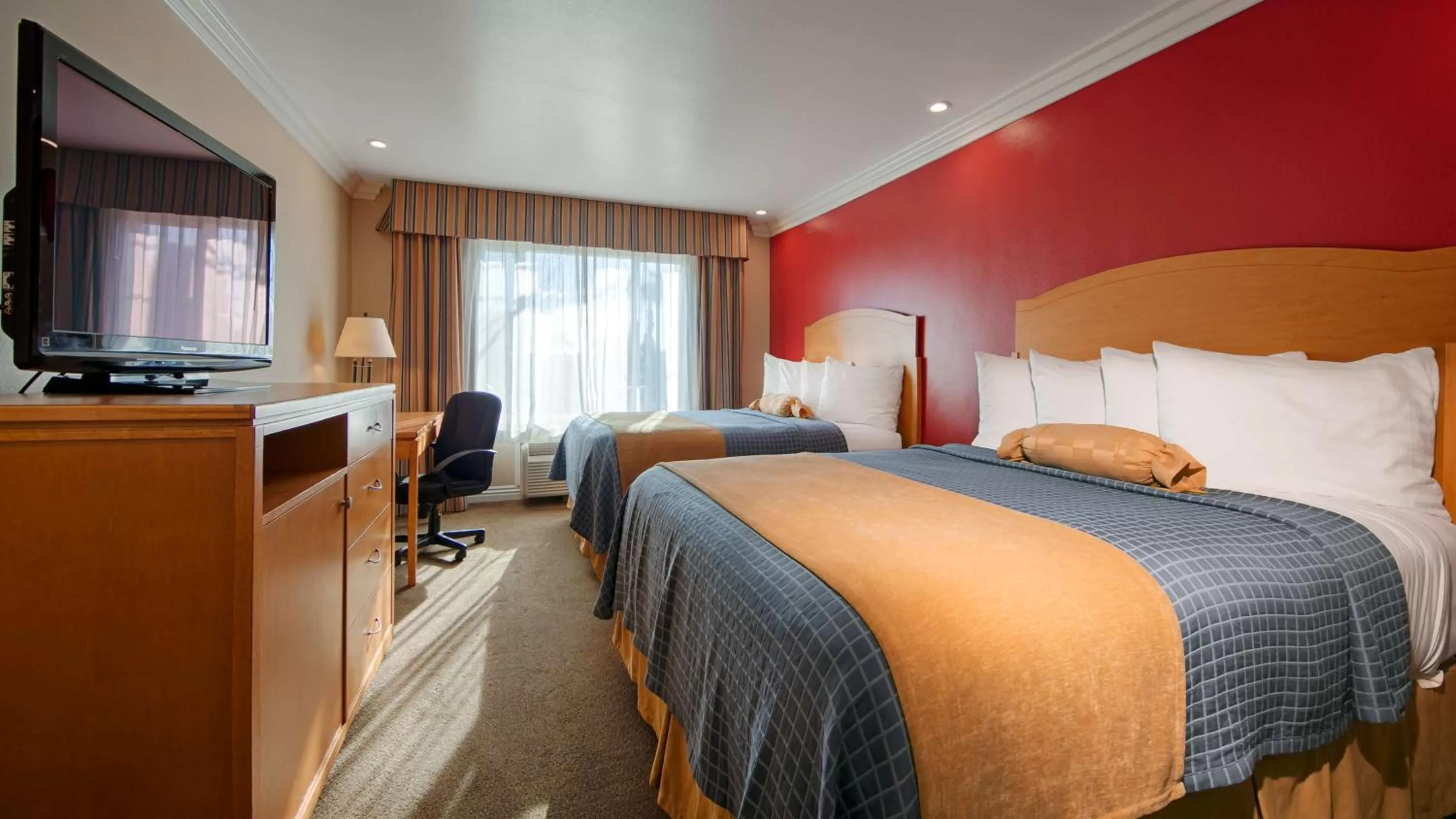 Photo of the whole room, Bed in Best Western Plus - Anaheim Orange County Hotel