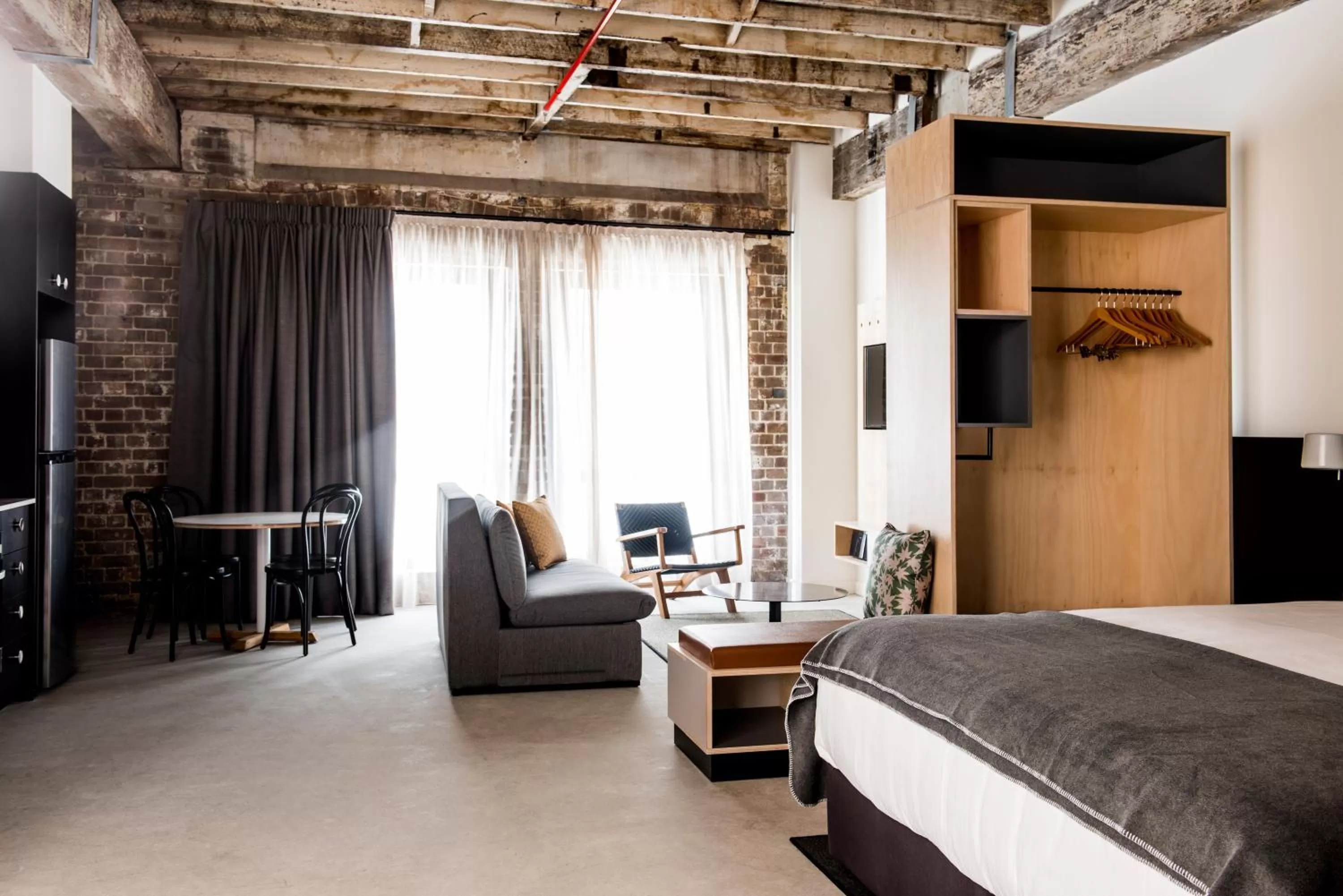 Living room, Bed in Veriu Broadway