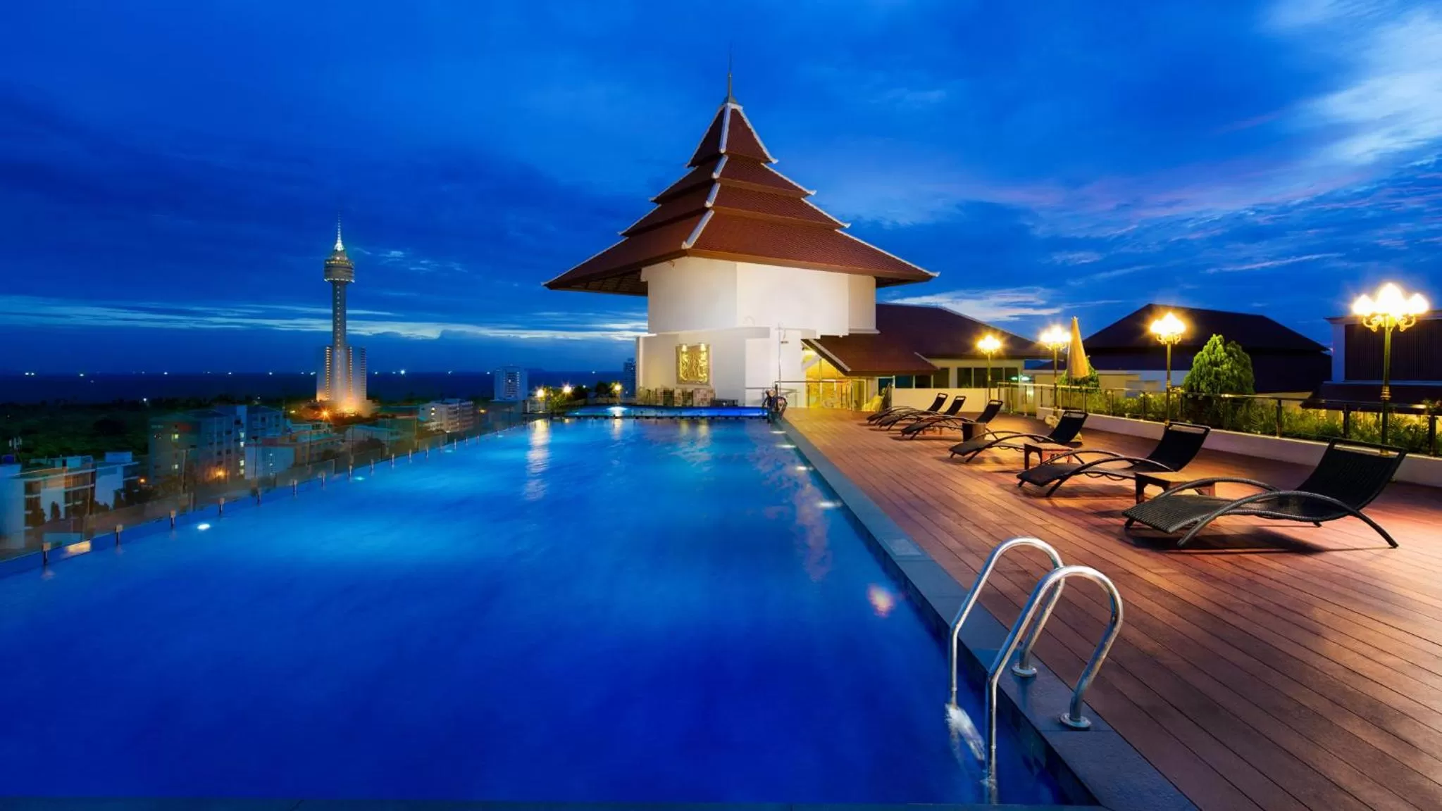 Swimming pool in Aiyara Grand Hotel