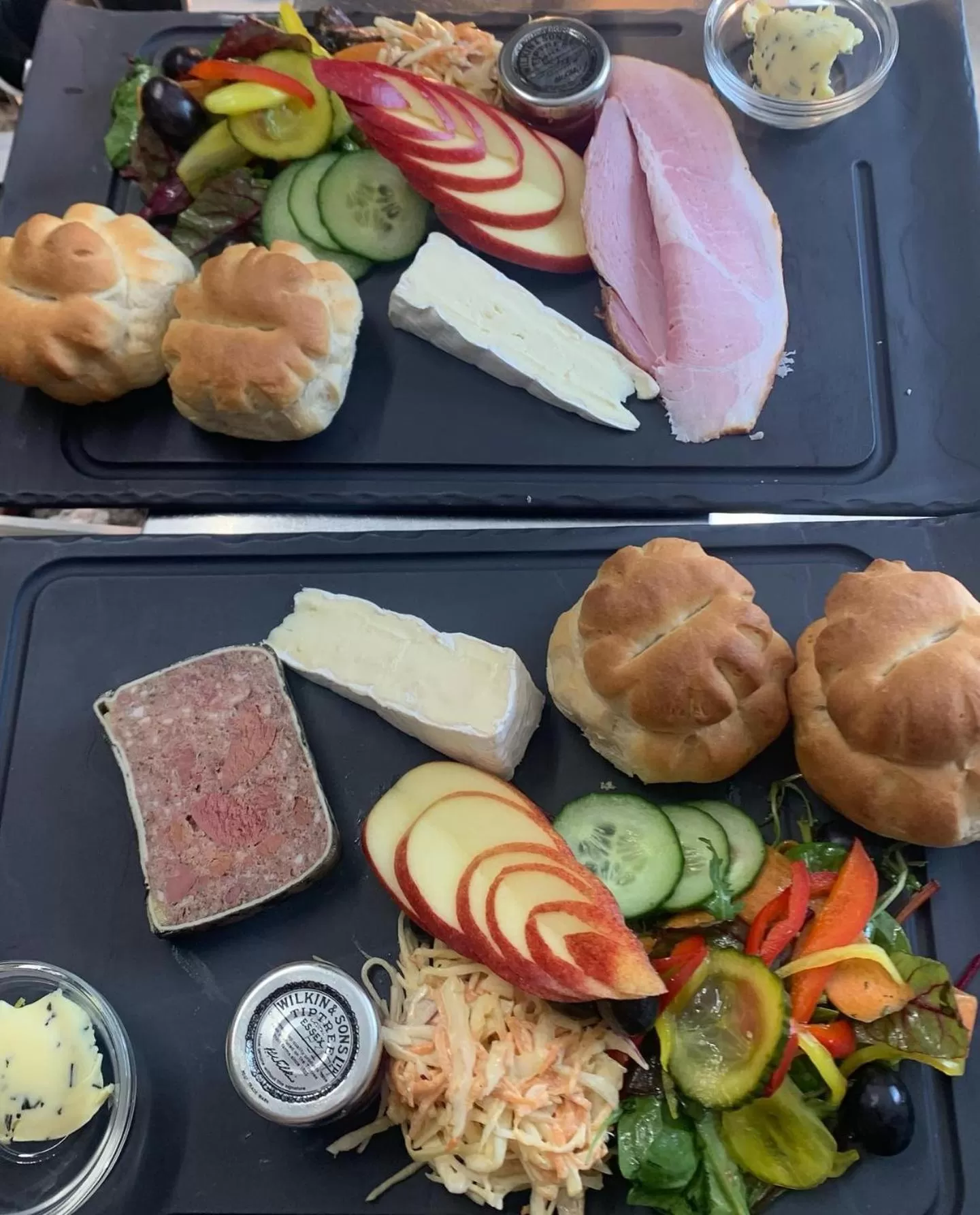 Lunch, Food in The Ilchester Arms Hotel, Ilchester Somerset