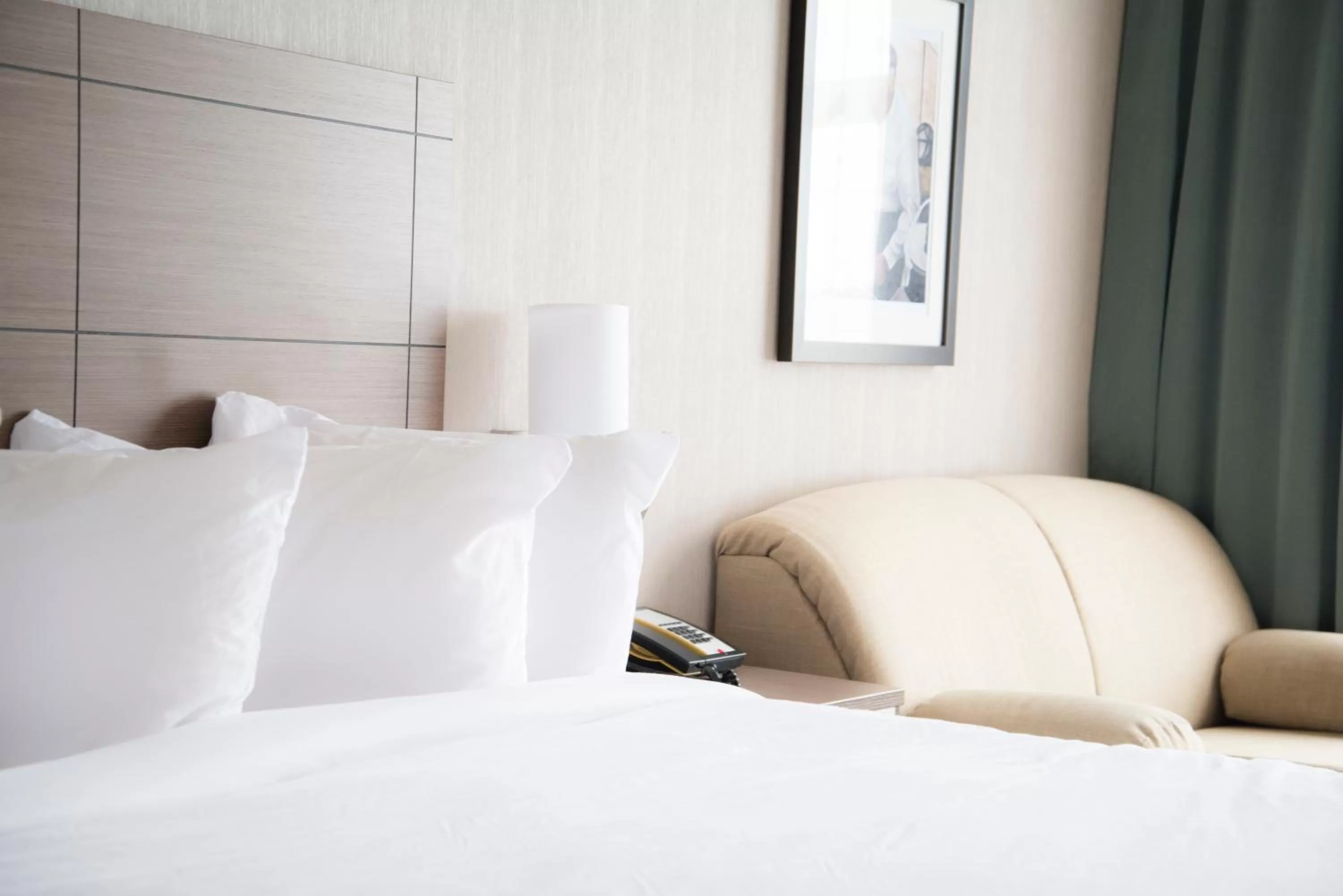 Bed in Quality Inn Sept-Iles