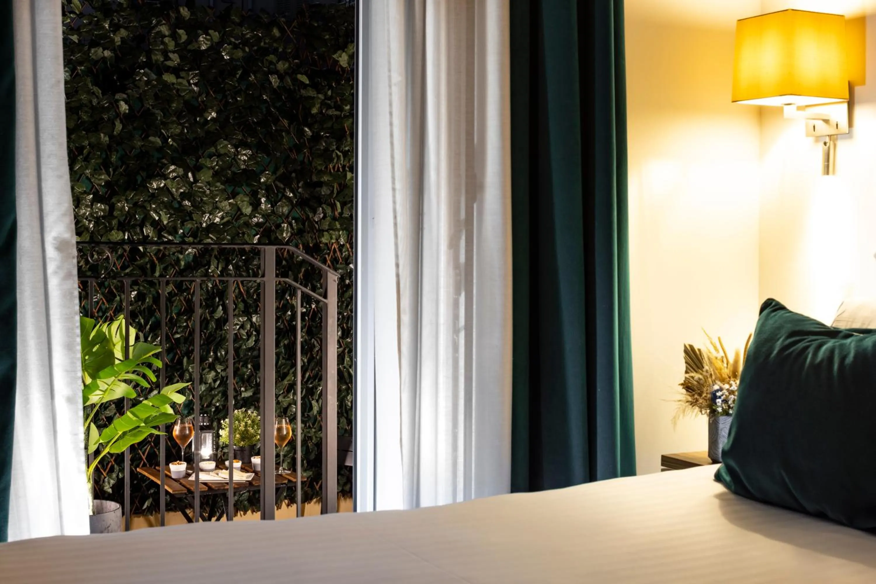 Bed in Hôtel Nice Azur Riviera