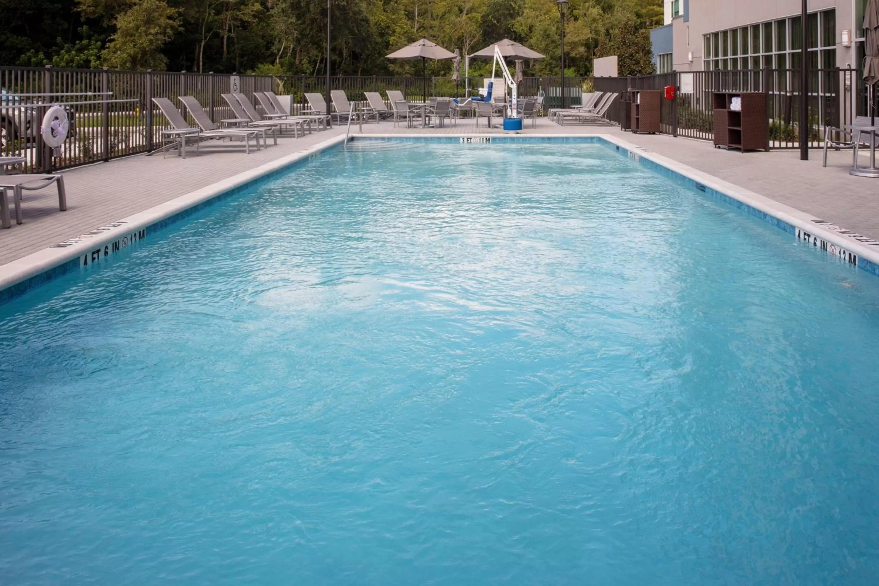Swimming pool in TownePlace Suites by Marriott Orlando Airport