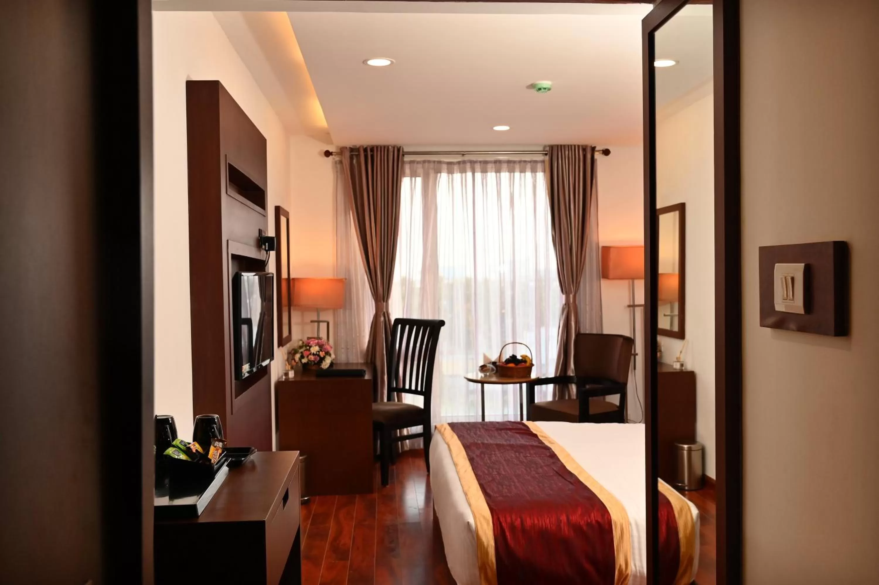 TV and multimedia, Bed in Raaj Bhaavan Clarks Inn Chennai