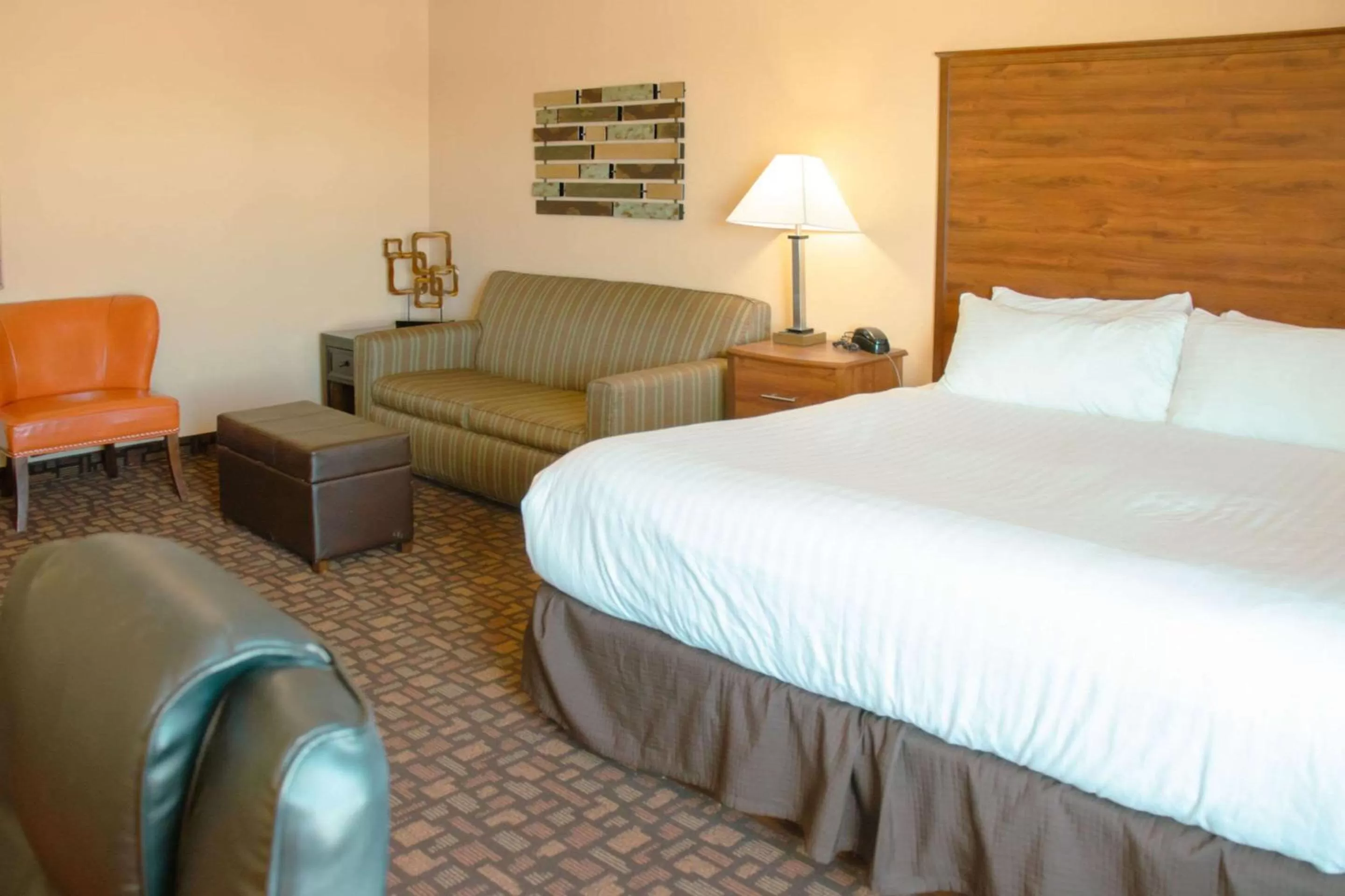 Bedroom, Bed in Expressway Suites of Grand Forks