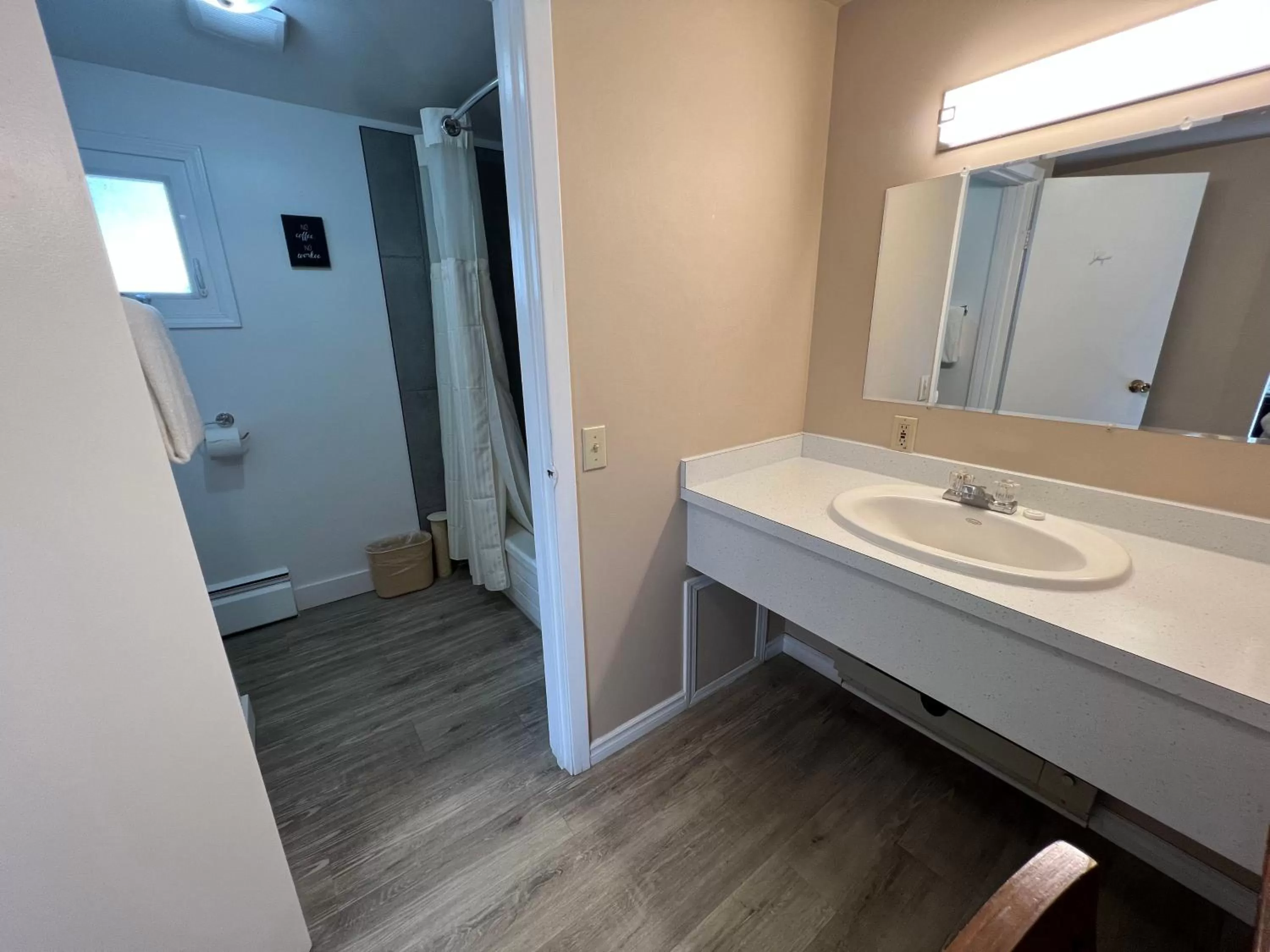 Bathroom in Villa Motel