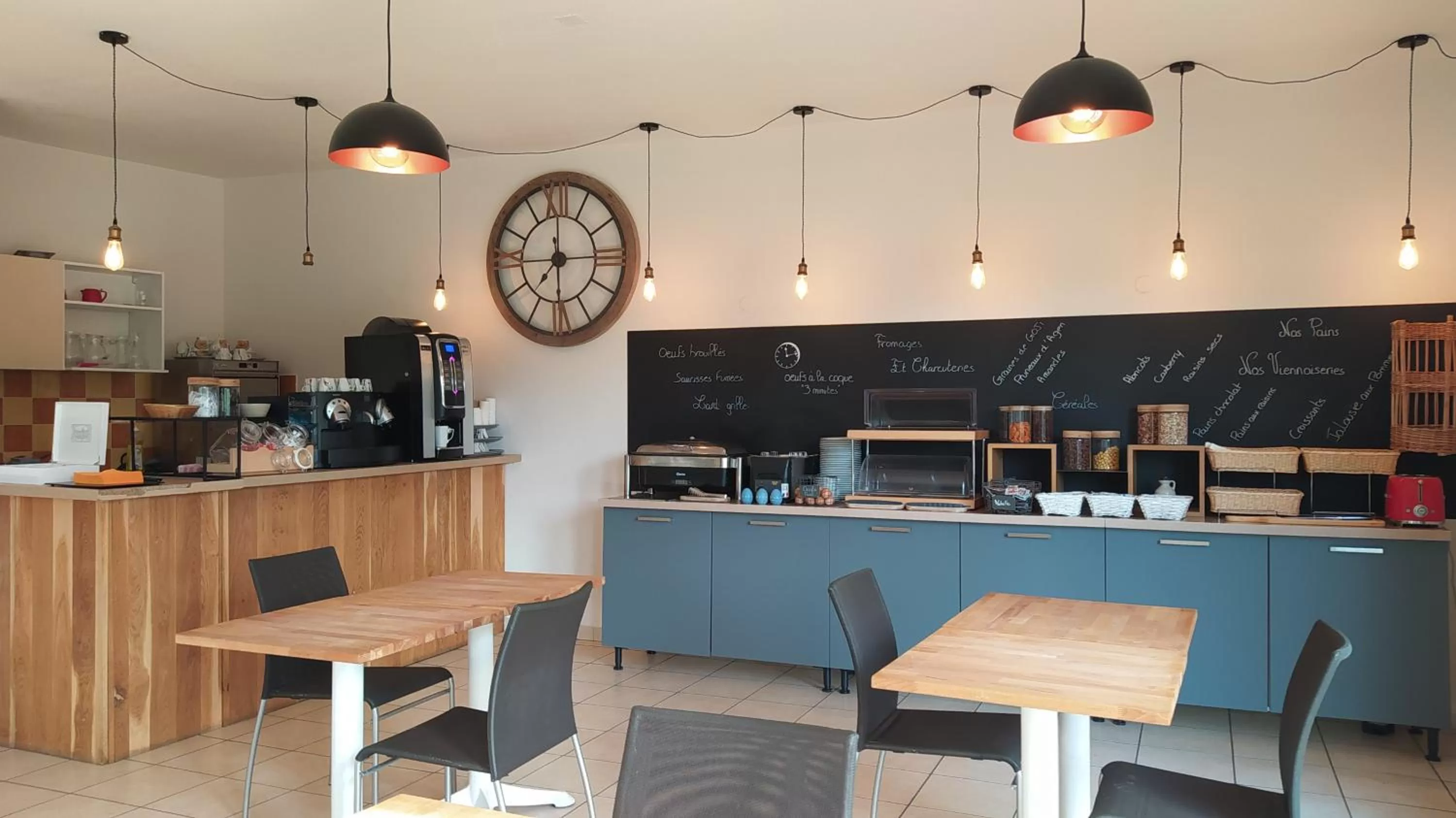 Buffet breakfast in Cerise Valence