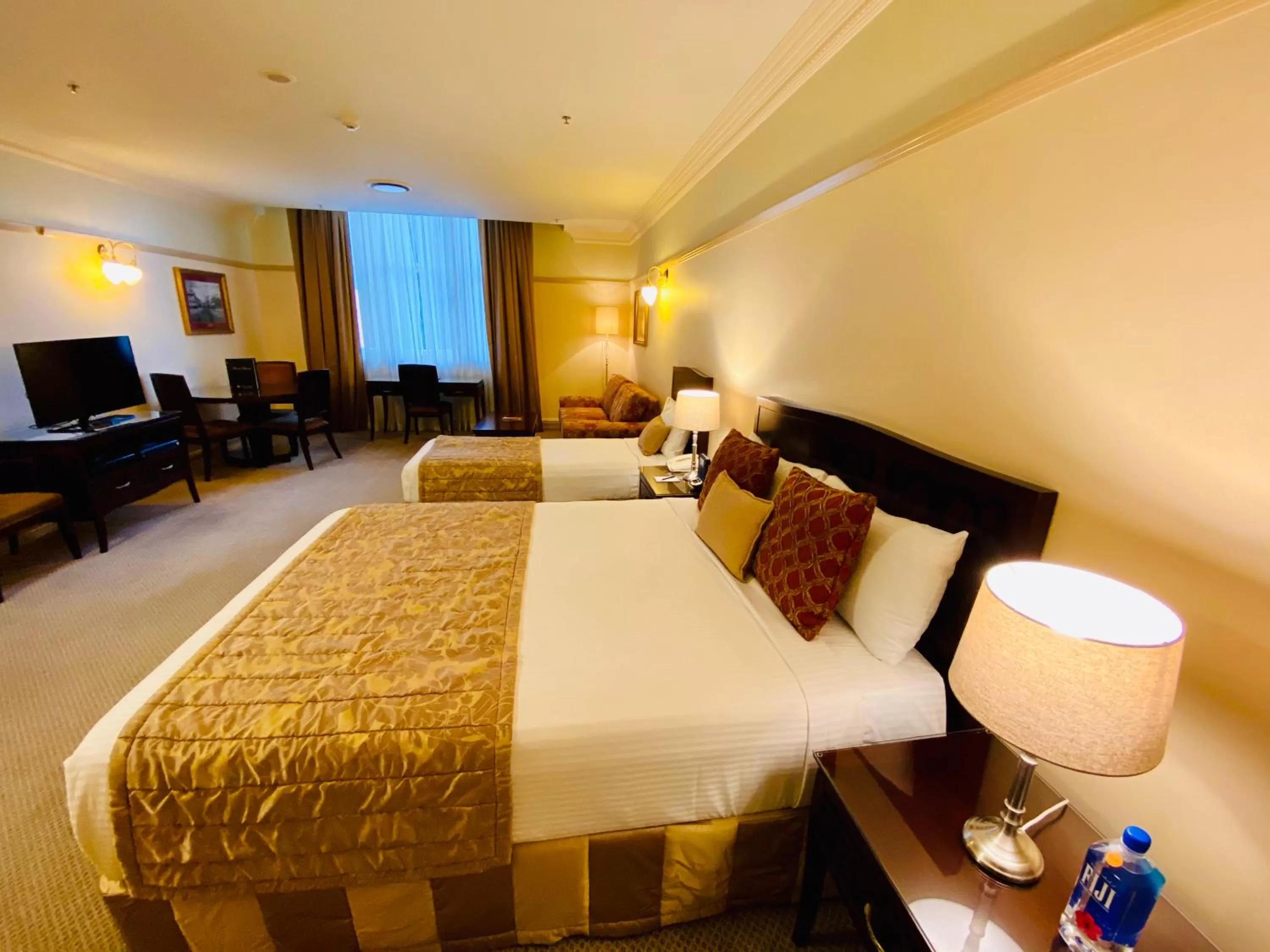 Coffee/tea facilities, Bed in Royal Albert Hotel