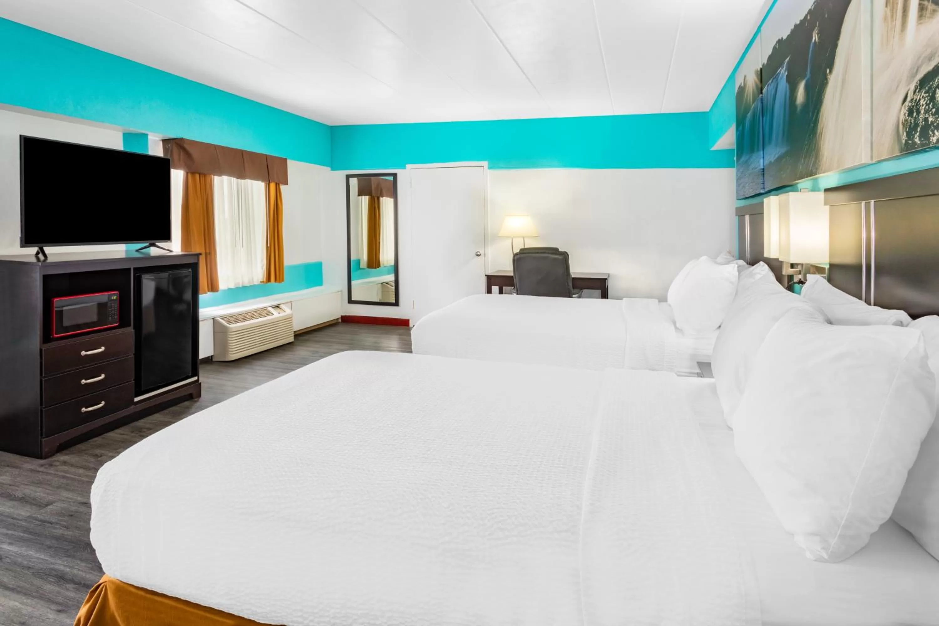 Photo of the whole room, Bed in Days Inn by Wyndham Livonia Canton Detroit