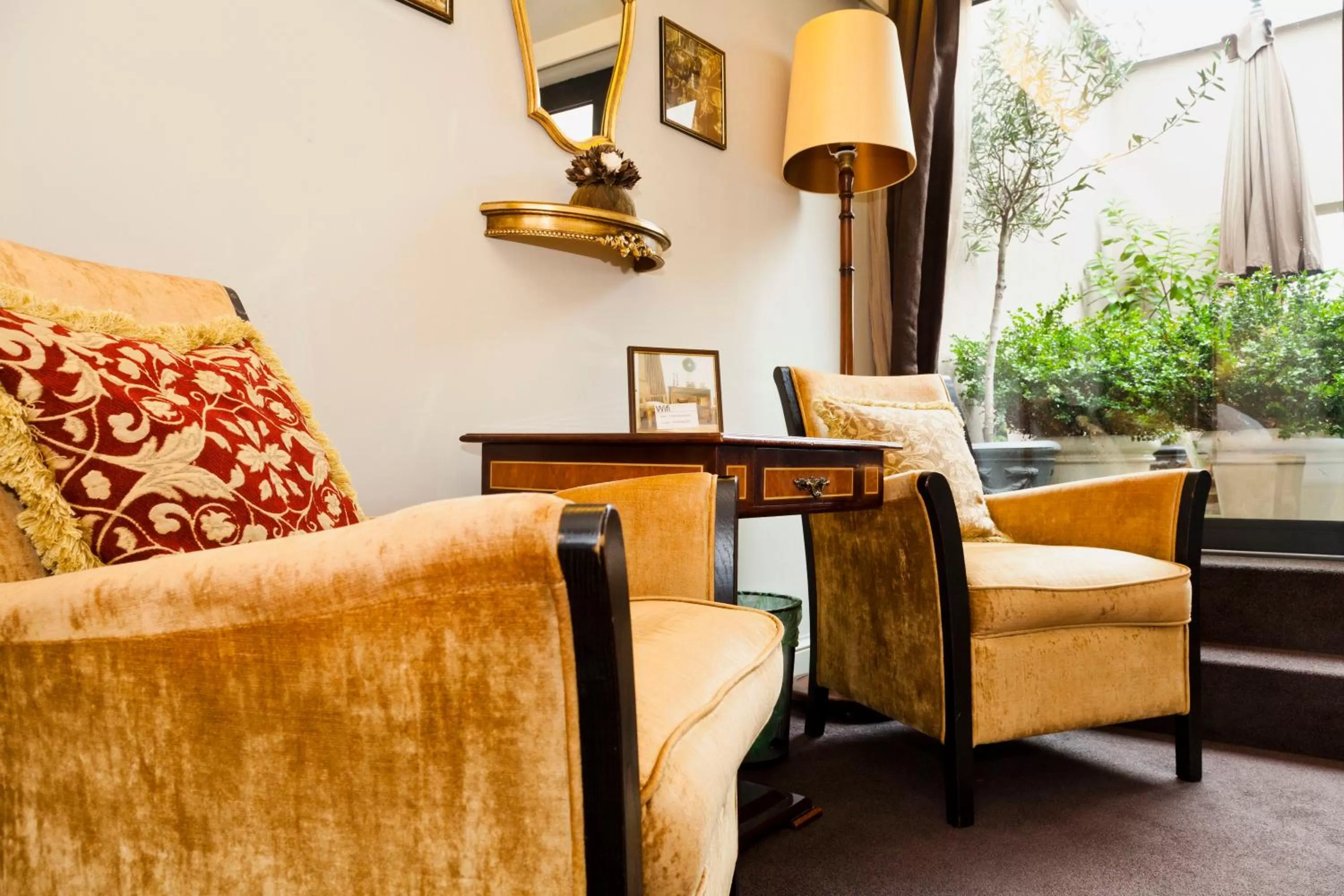 Day in Hotel Diamonds and Pearls