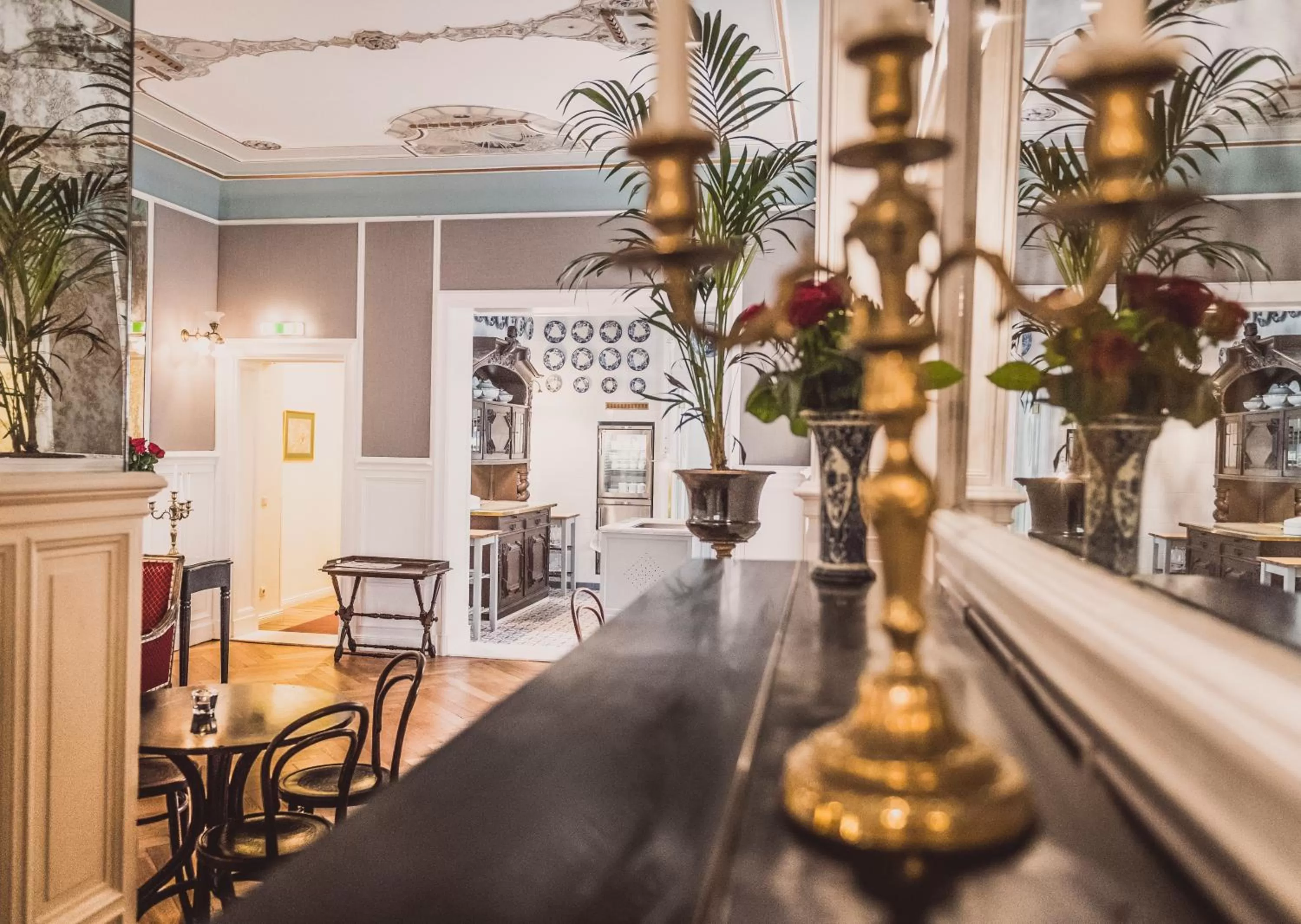 Restaurant/places to eat in HENRI Hotel Berlin Kurfürstendamm