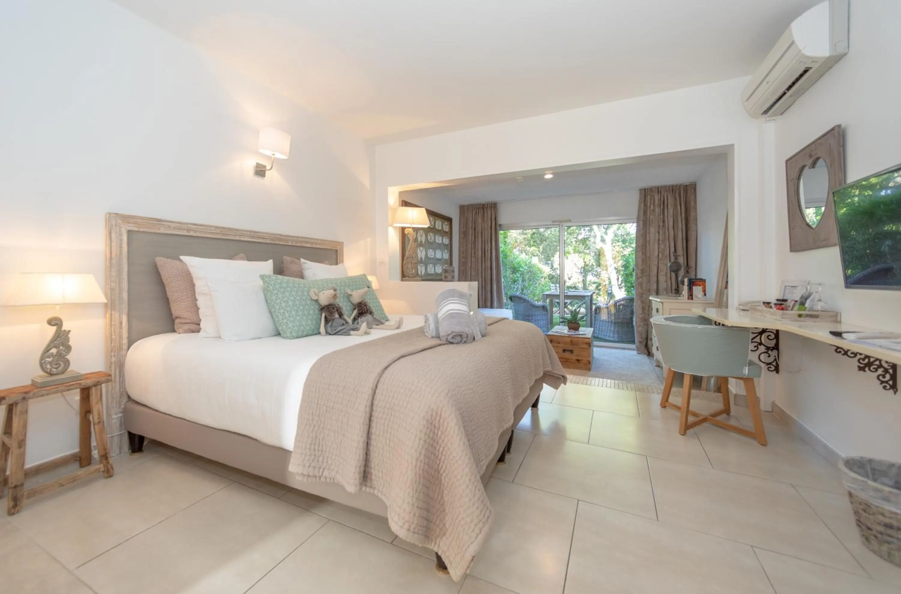 Bed in Hôtel Font Mourier