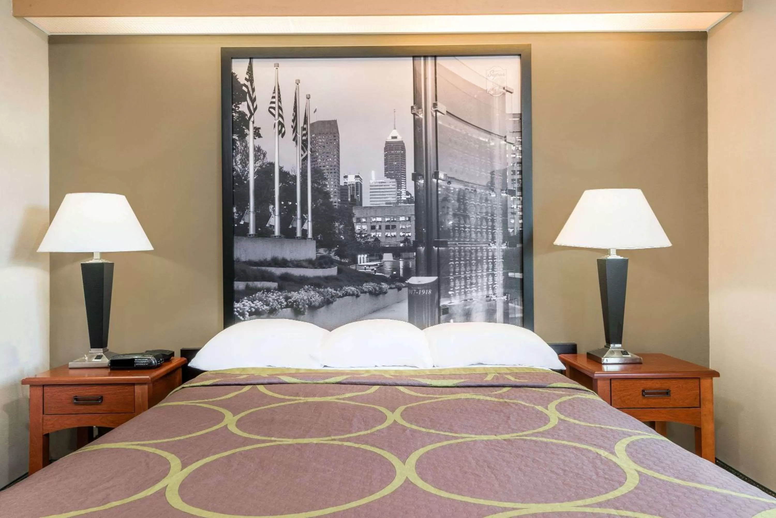 Photo of the whole room, Bed in Super 8 by Wyndham Jasper