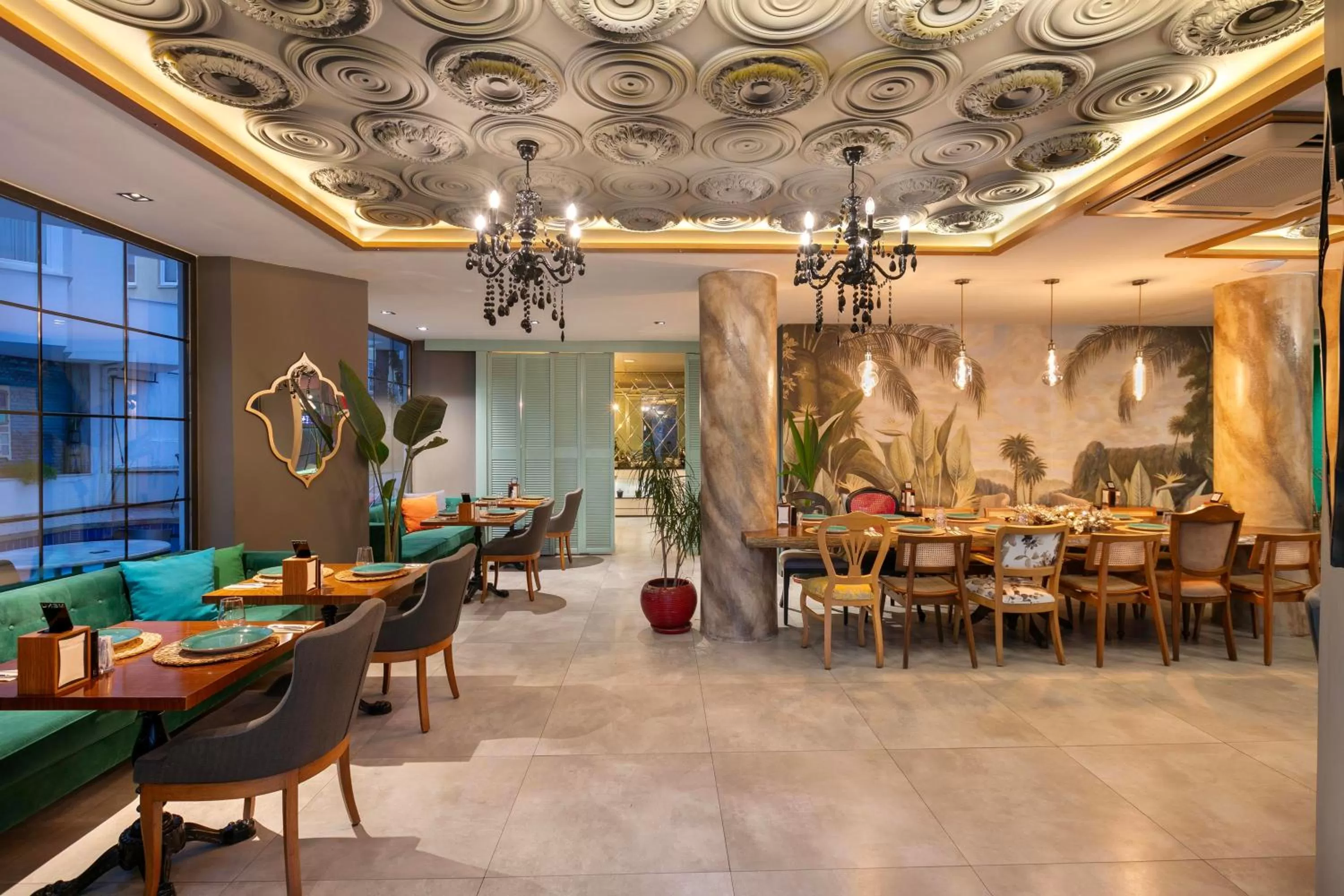 Restaurant/places to eat in Azuu Boutique Hotel