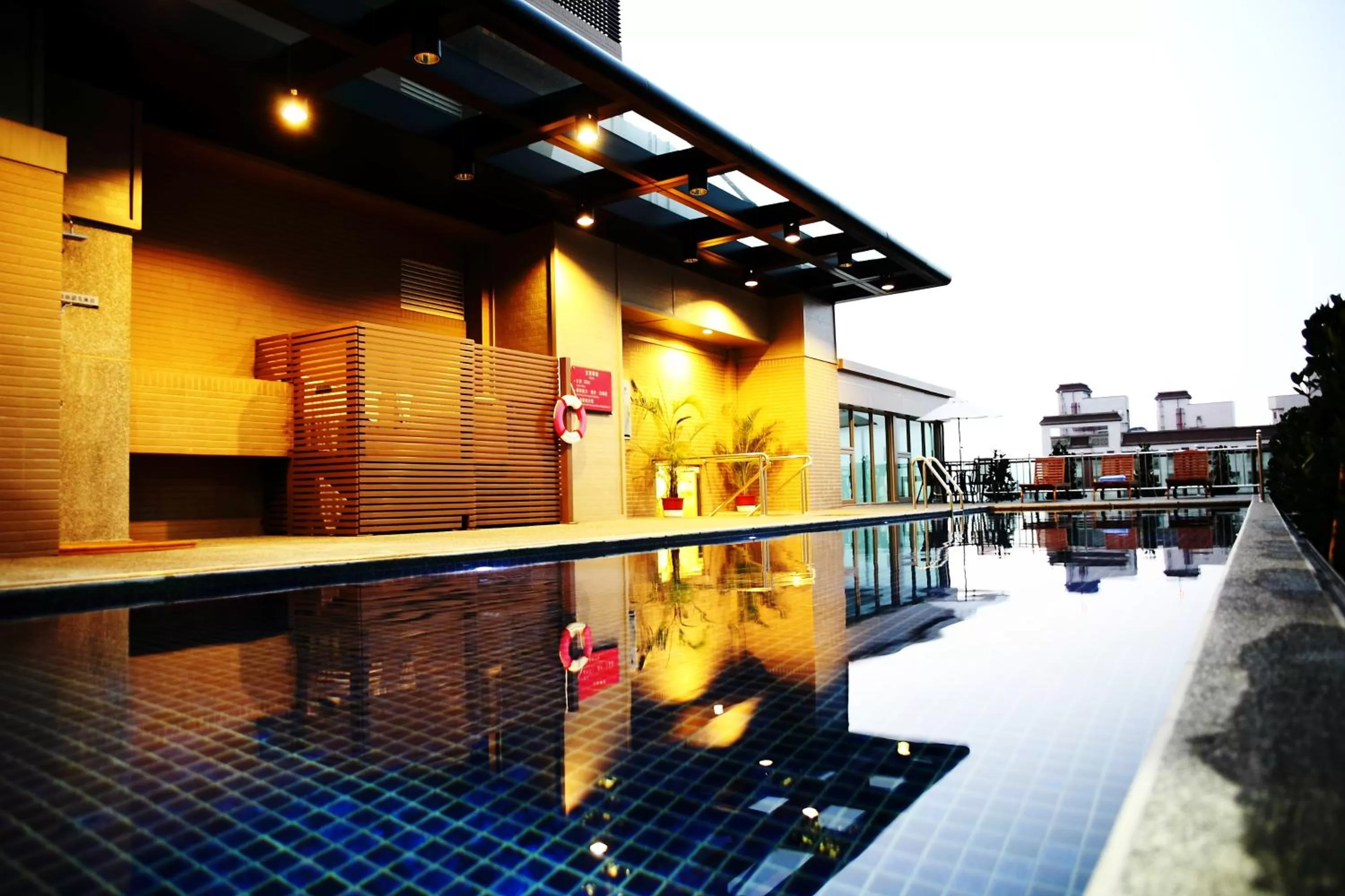 Swimming pool in Golden Tulip Zhong Xin Hotel Taichung