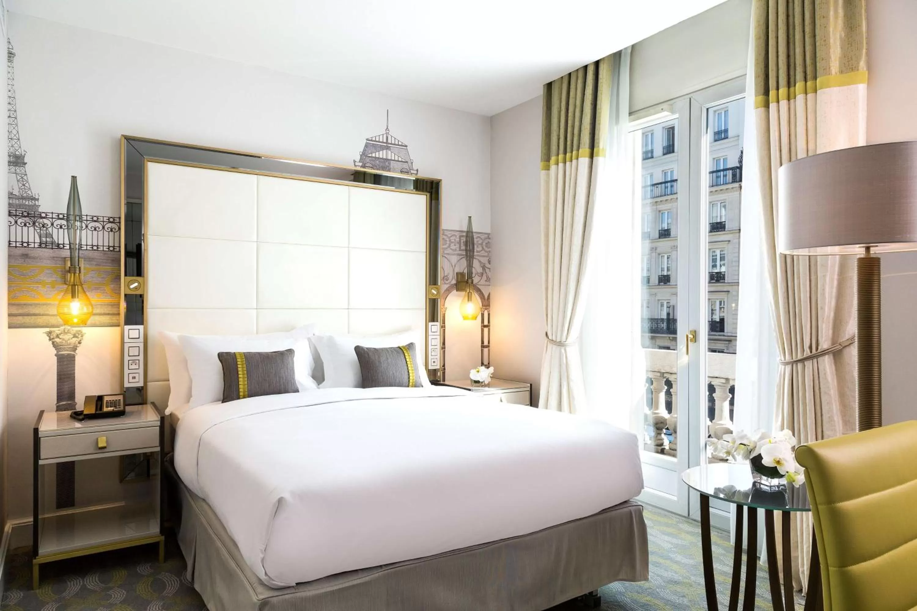 Bed in Hilton Paris Opera